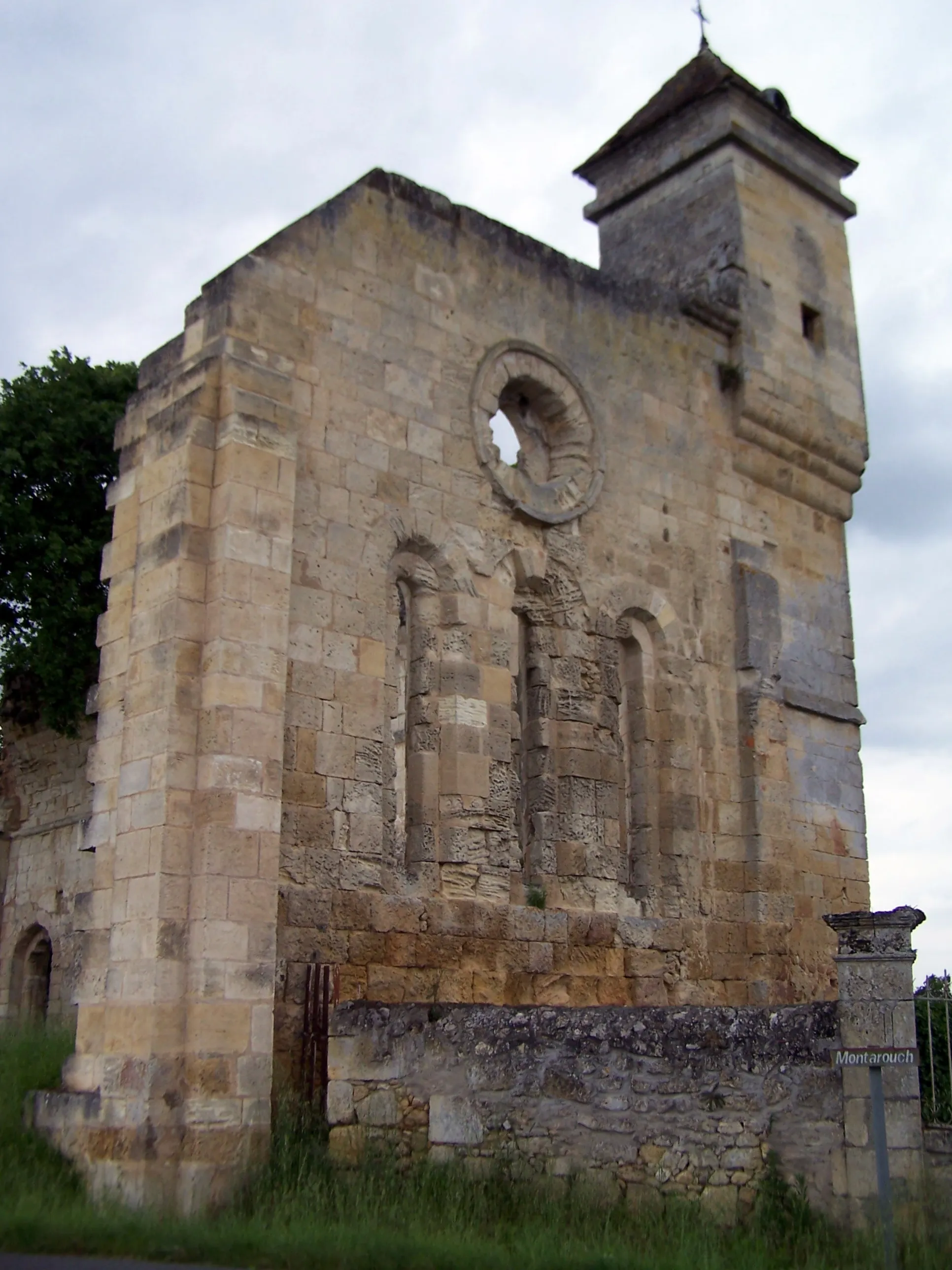 Photo showing: Church of Montarouch in Targon (Gironde, France)