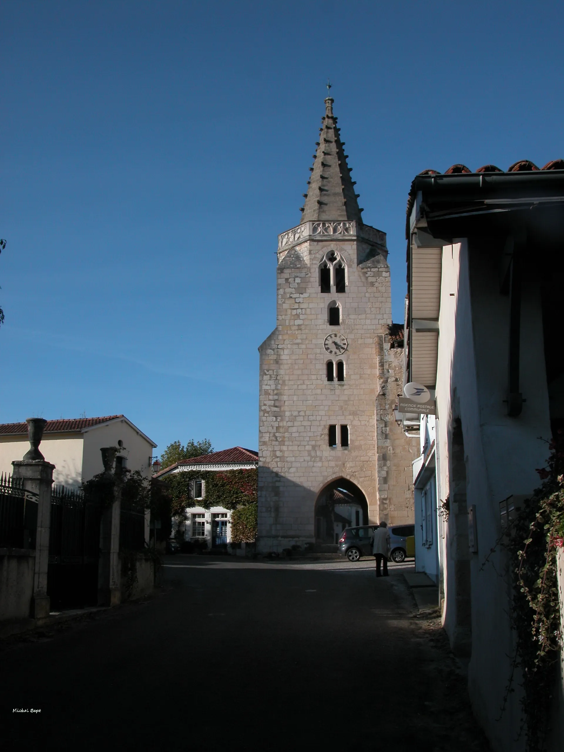 Photo showing: This building is indexed in the base Mérimée, a database of architectural heritage maintained by the French Ministry of Culture, under the reference PA00083929 .