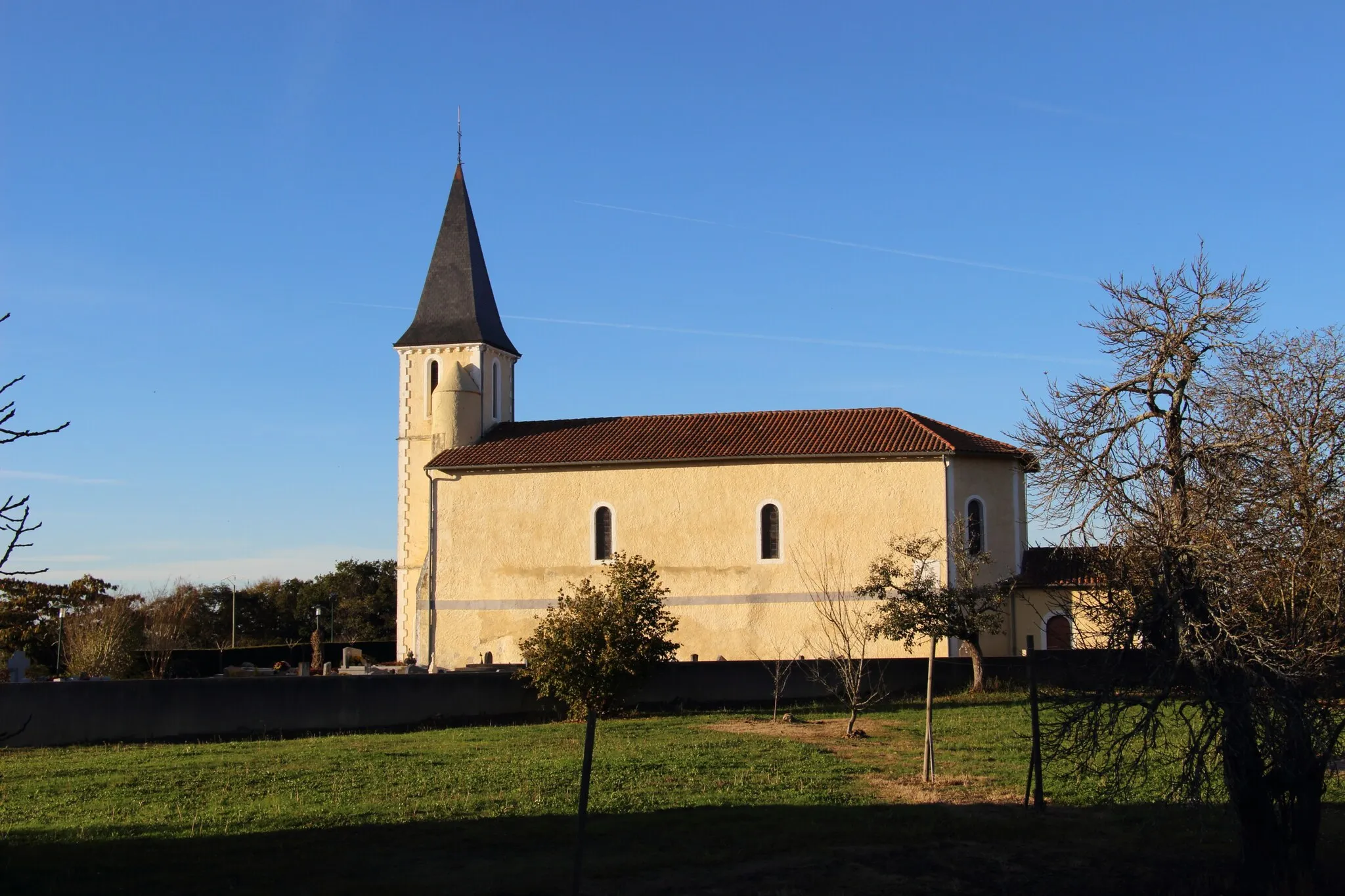 Photo showing: cette église est détruite par Jeanne d’Albret lors des guerres de Religion. Elle est reconstruite entre 1580 et 1620 par le comte de Poudenx qui appartient à la couronne de France.