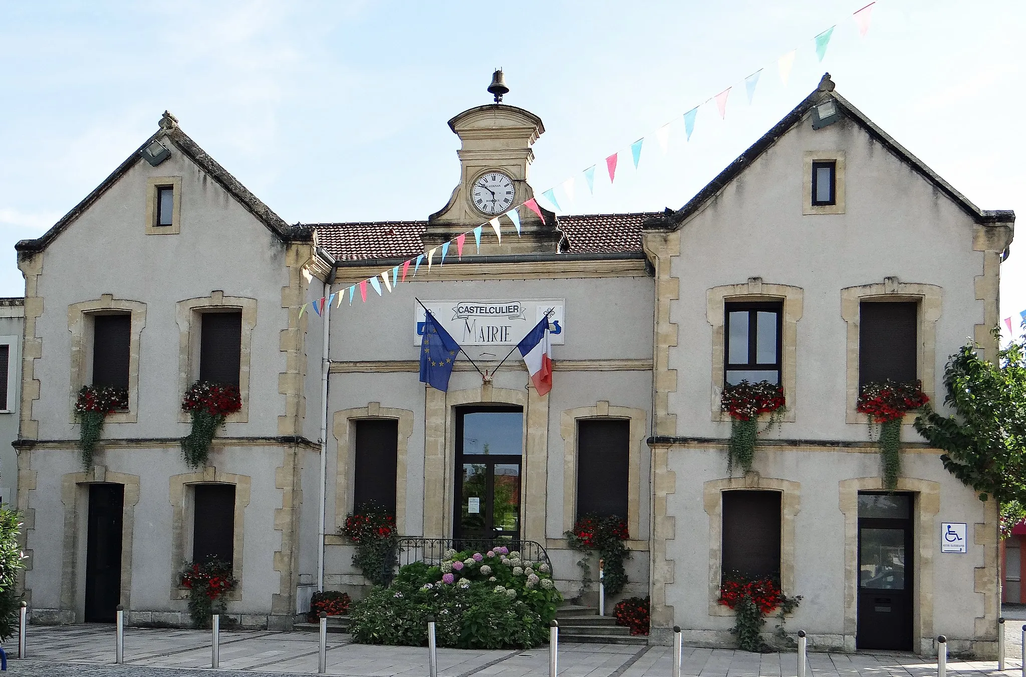 Photo showing: Castelculier - Mairie