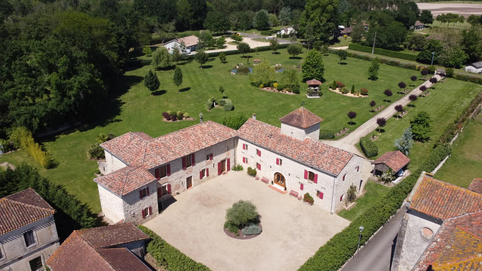 Photo showing: Vue aérienne du château de Créon d'Armagnac (Château Reys).