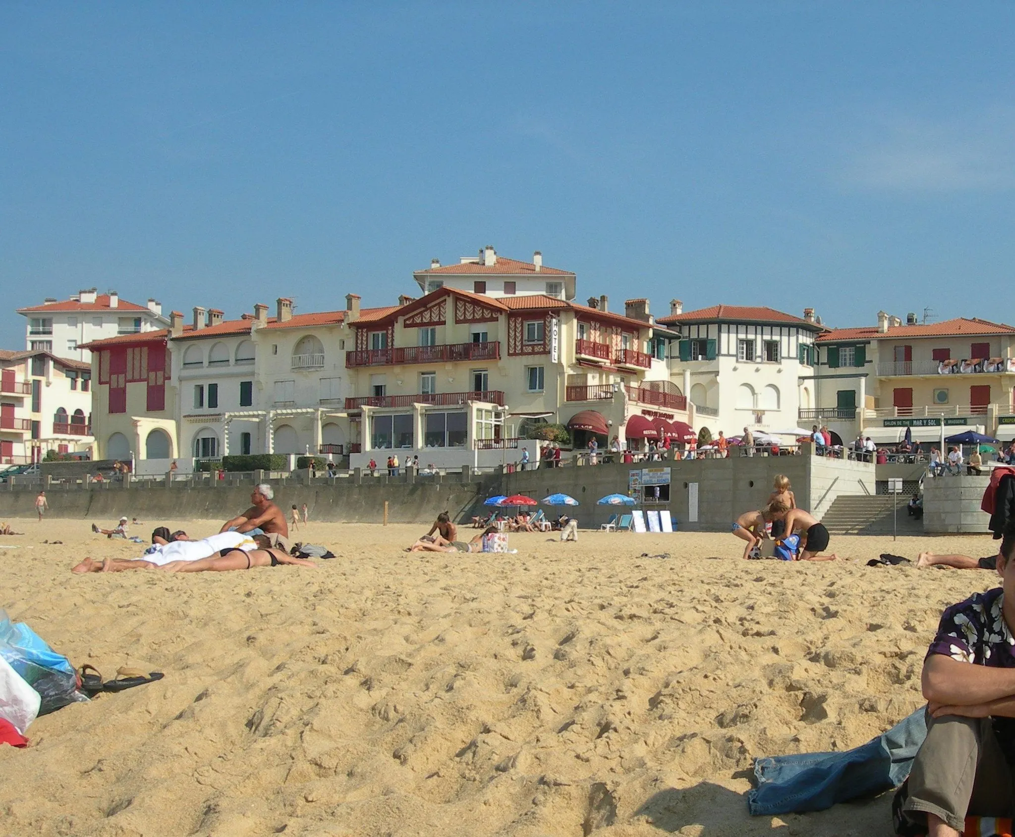 Photo showing: Vue des bâtiments devant la la plage de Soorts-Hossegor