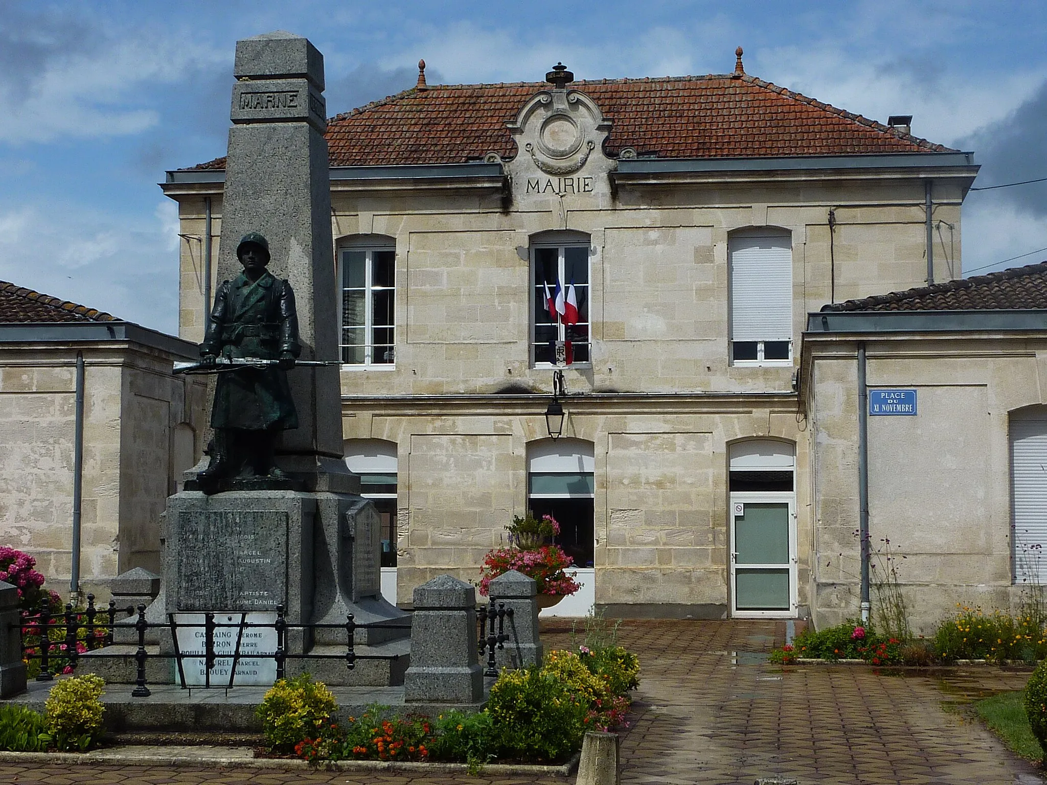Photo showing: Townhall of Sainte-Hélène (Gironde)