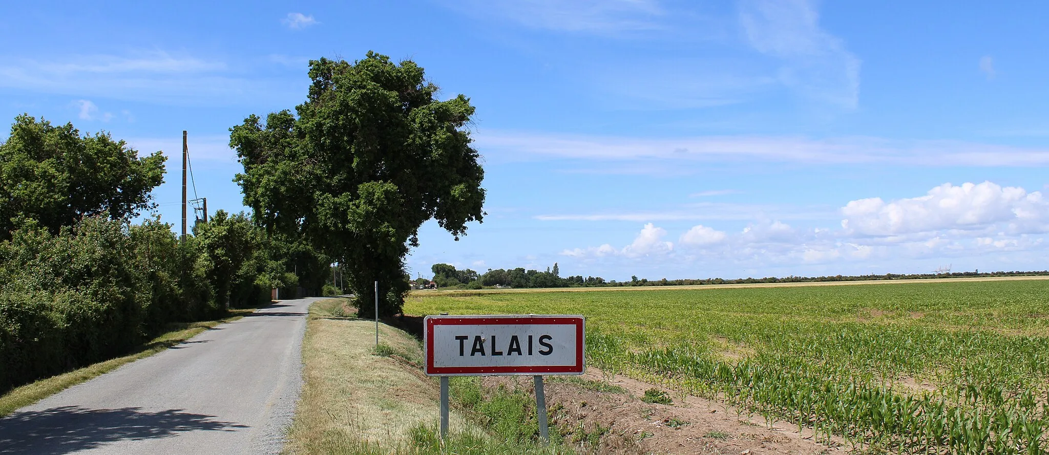 Photo showing: Entrée de la comune