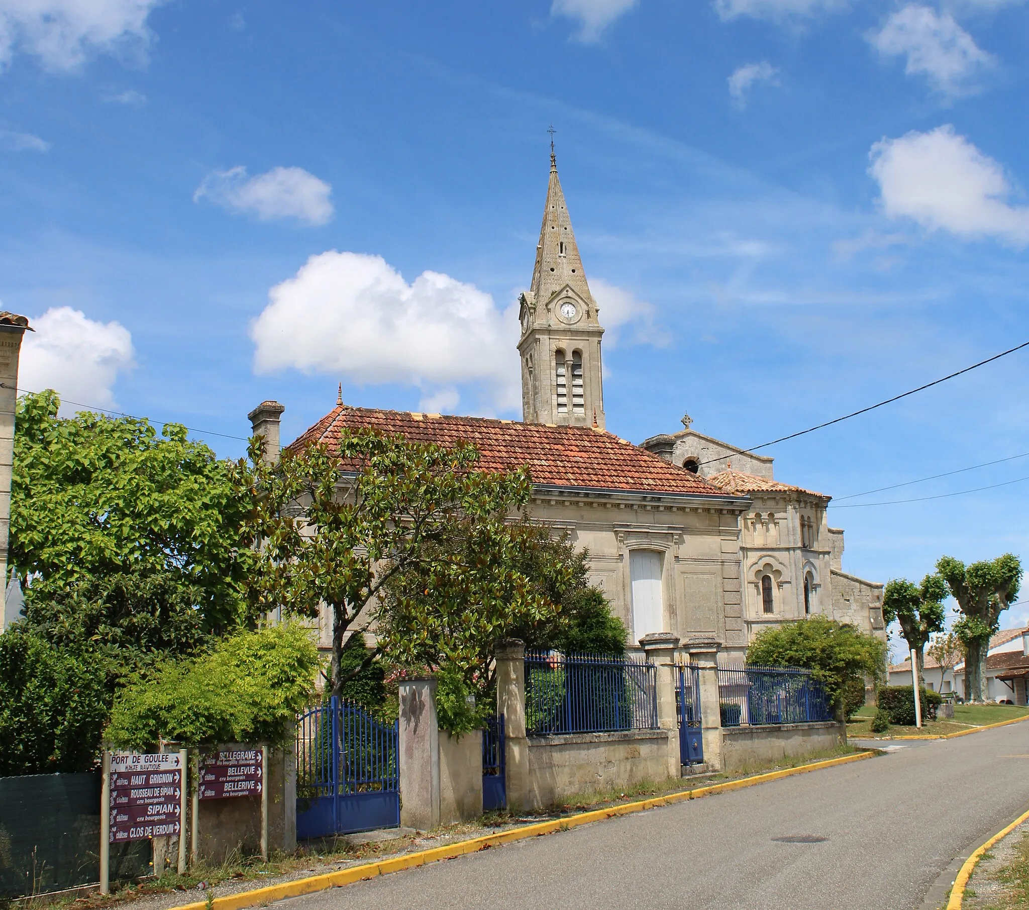 Photo showing: Une rue du village