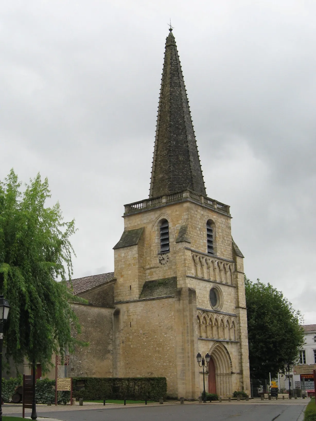 Photo showing: This building is inscrit au titre des monuments historiques de la France. It is indexed in the base Mérimée, a database of architectural heritage maintained by the French Ministry of Culture, under the reference PA00083757 .