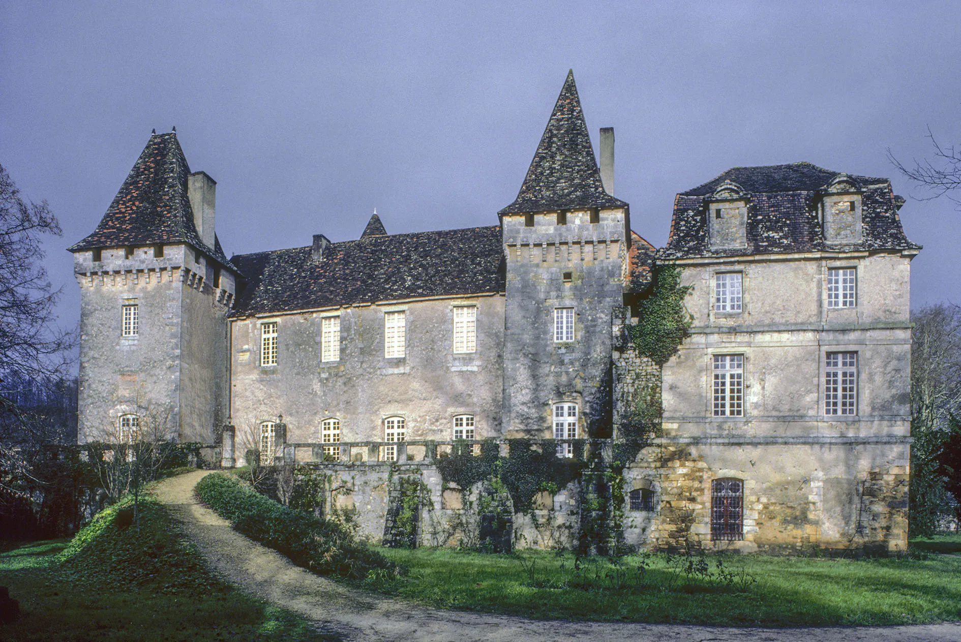 Photo showing: This building is indexed in the base Mérimée, a database of architectural heritage maintained by the French Ministry of Culture, under the reference PA00082845 .