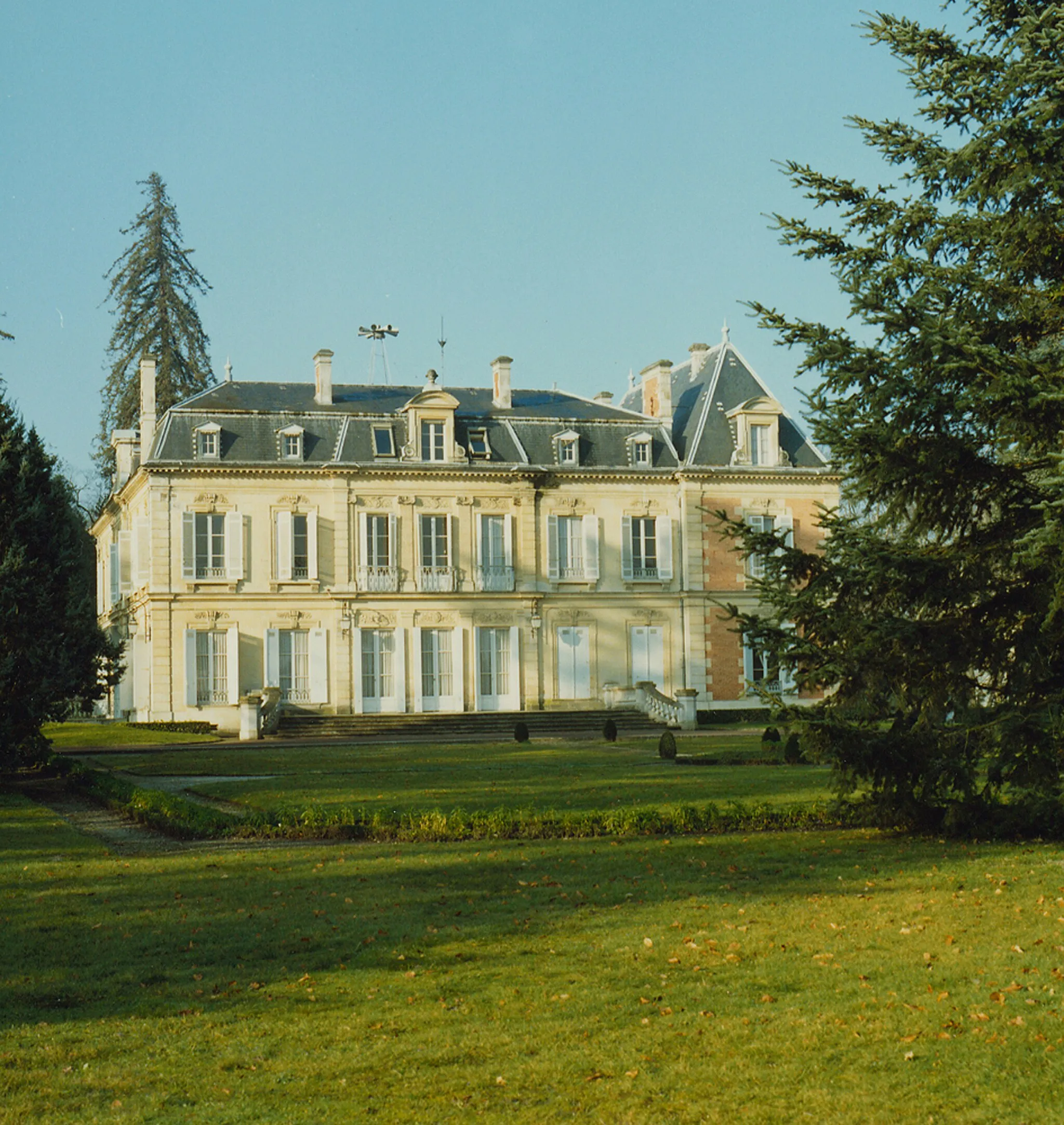 Photo showing: Vestiges de l'ancien hospice devenu prieuré de Cayac, établi sur la route du pèlerinage de Saint-Jacques-de-Compostelle et mentionné dès 1234 ; il dépendait de l'abbaye Sainte-Croix de Bordeaux et a été inscrit monument historique en 1937 et 1978.