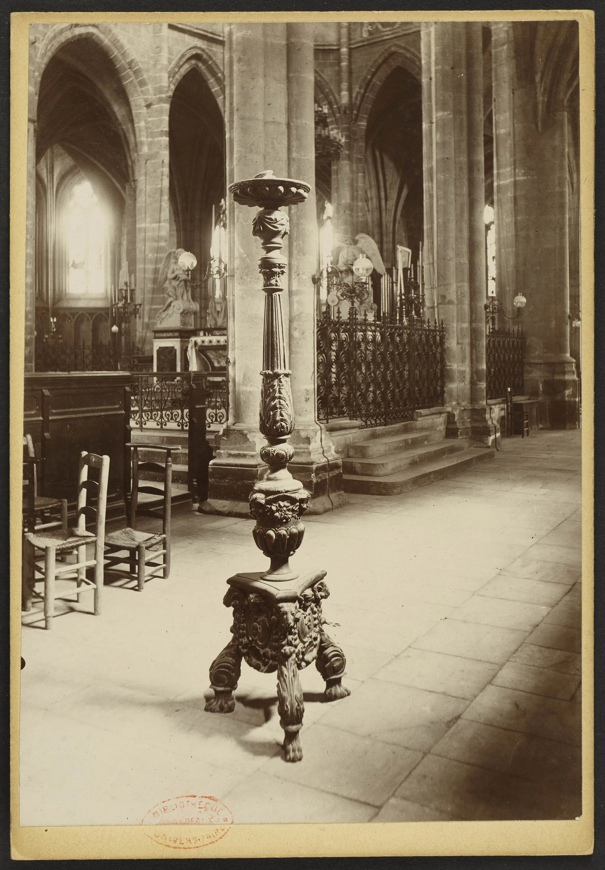 Photo showing: Cathédrale Saint-Jean-Baptiste de Bazas; Chandelier Pascal