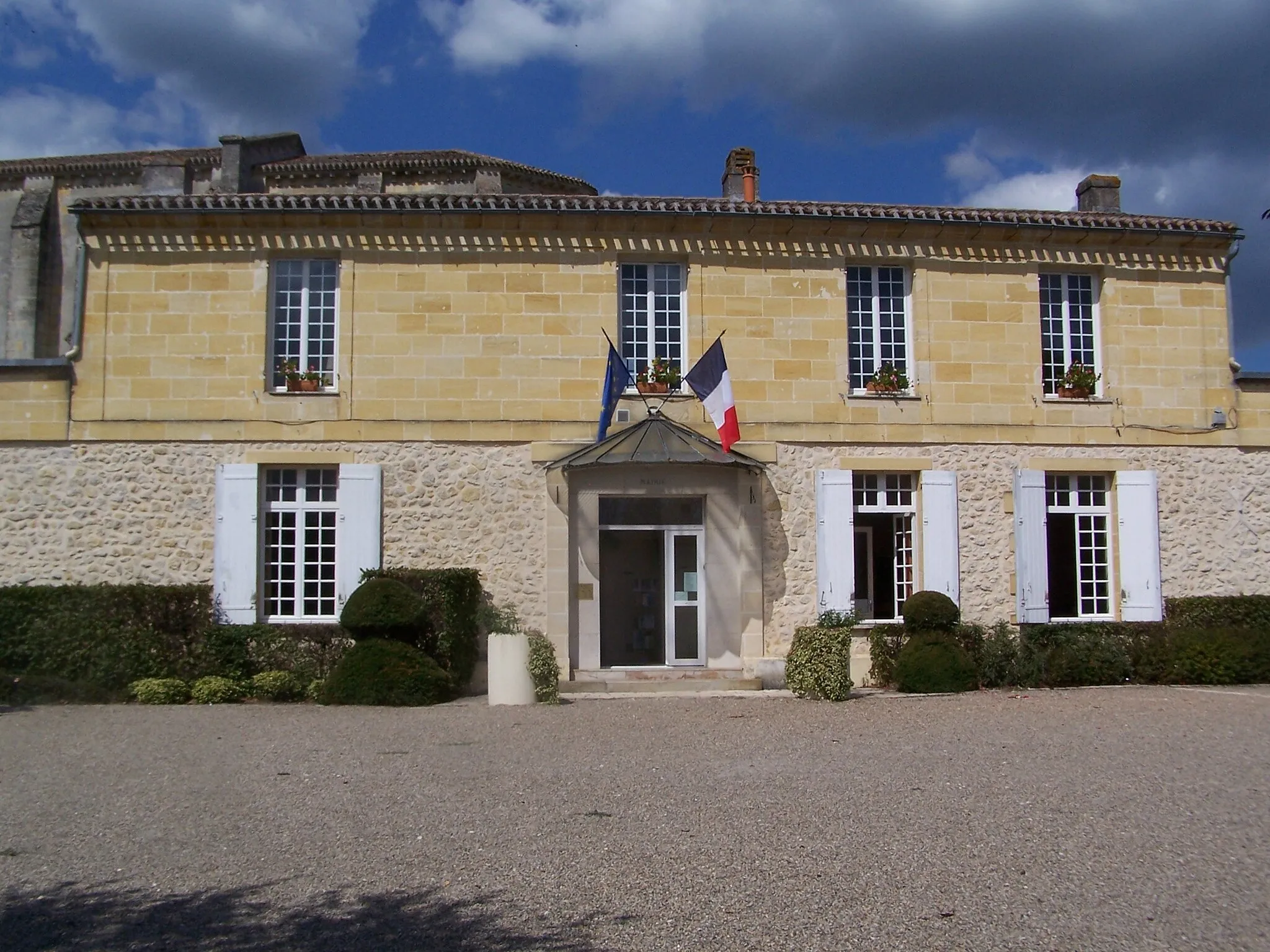 Photo showing: Town hall of Tabanac (Gironde, France)