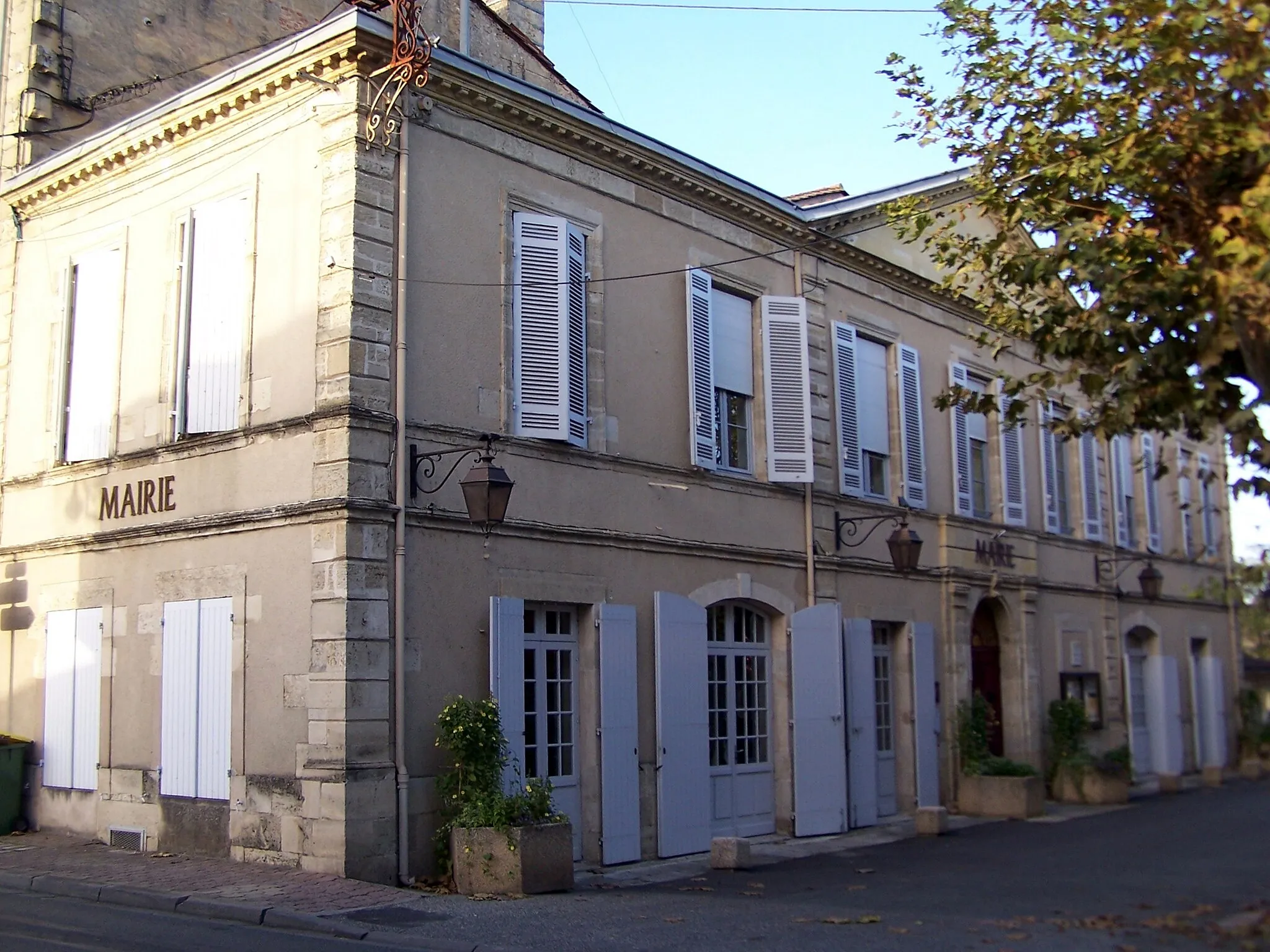 Photo showing: Town hall of Preignac (Gironde, France)