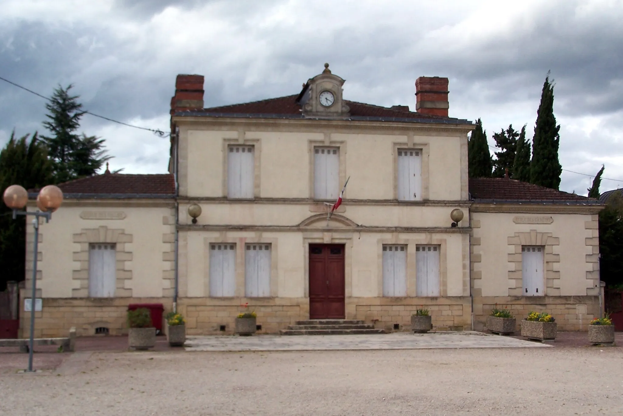 Photo showing: Town hall of Cérons (Gironde, France)