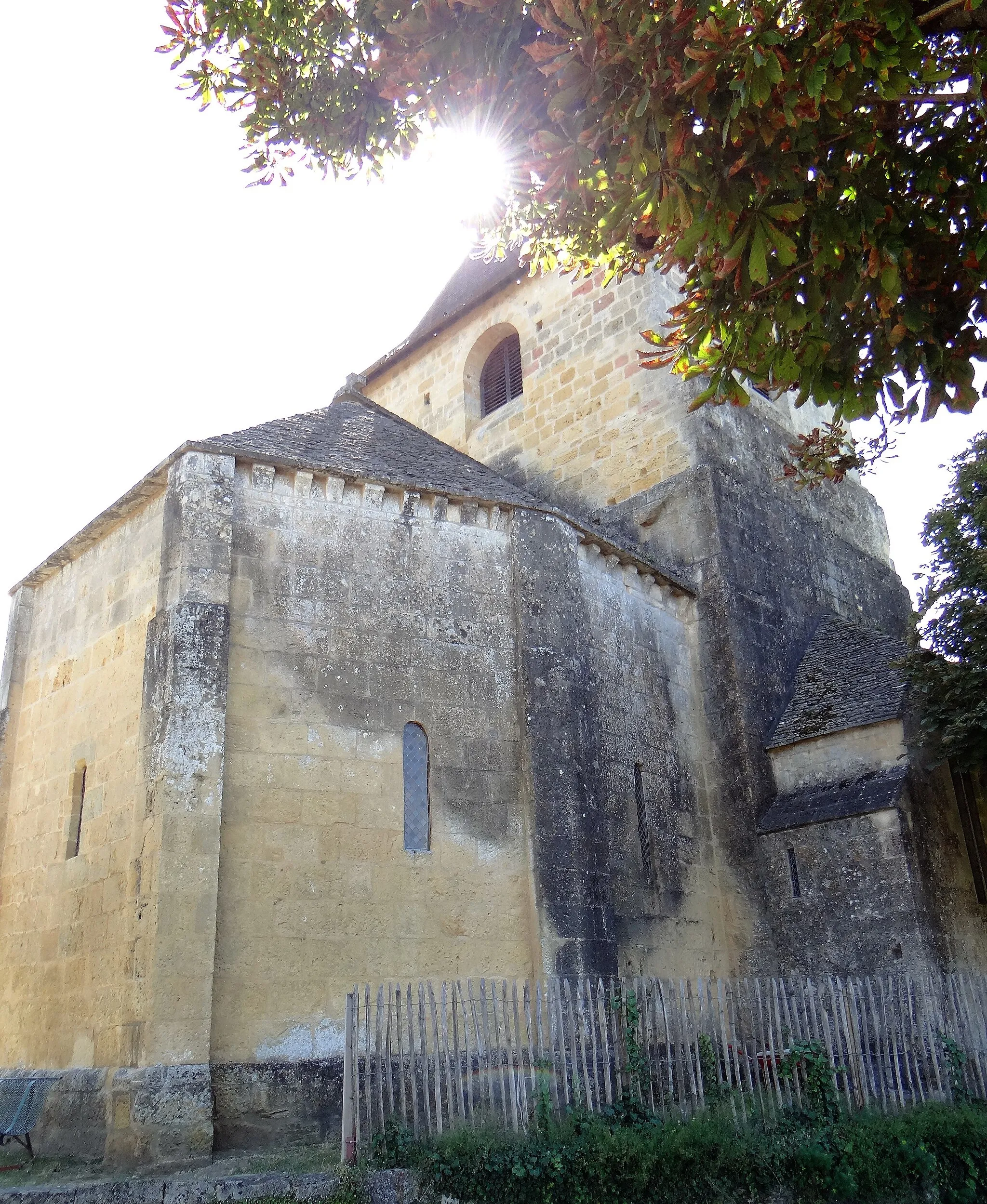 Photo showing: Église Saint-Marcel de Sireuil - Chevet, chapelle nord et clocher