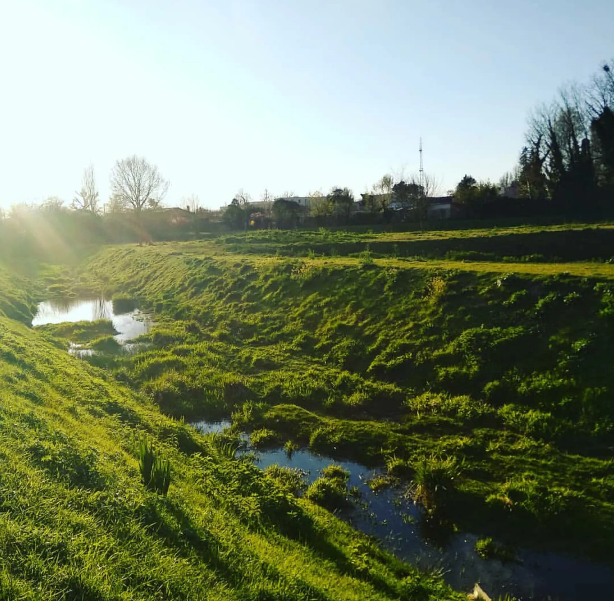 Photo showing: L'Eau Bourde traversant le Pont-de-la-Maye près du lieu-dit Madère