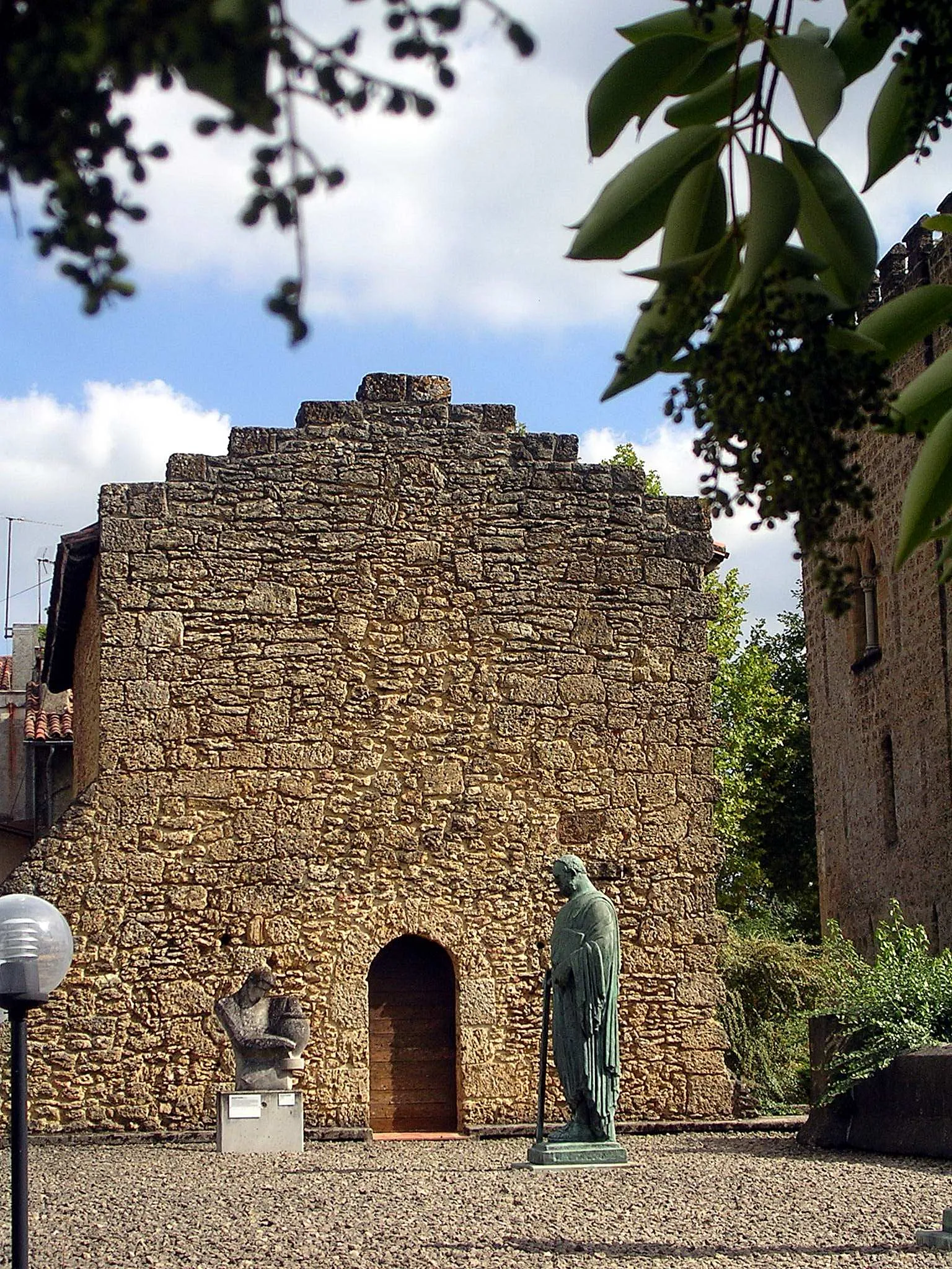 Photo showing: Ancienne chapelle romane de Mont-de-Marsan (proche du donjon Lacatye), dans le département français des Landes