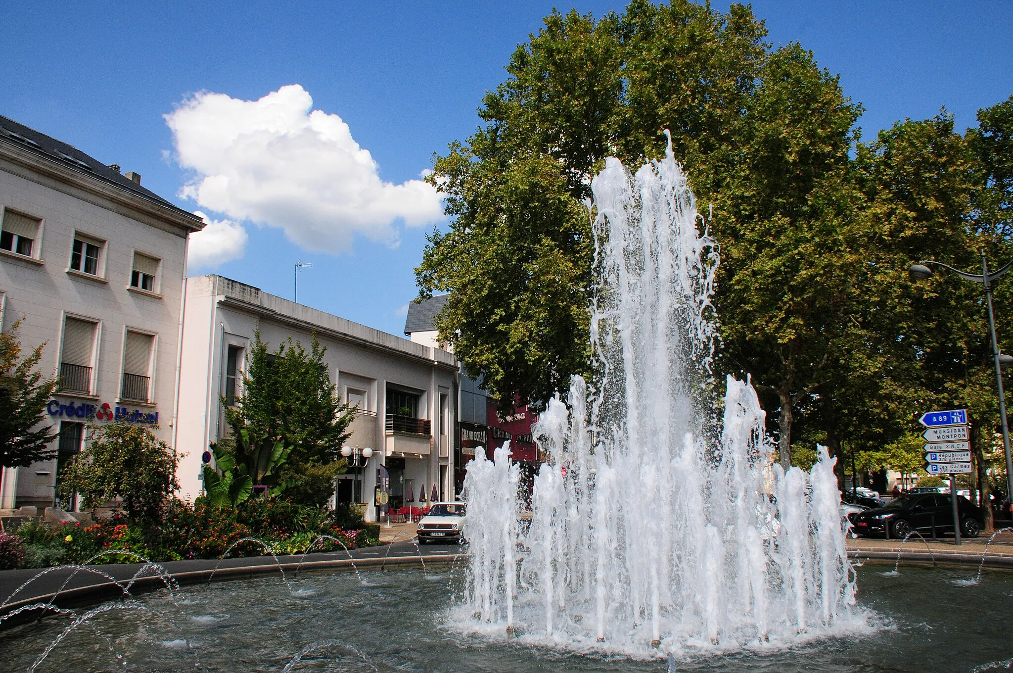 Photo showing: Fountain at the central square at Bergerac