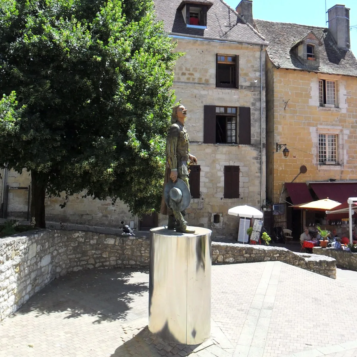 Photo showing: Newer statue of Cyrano de Bergerac