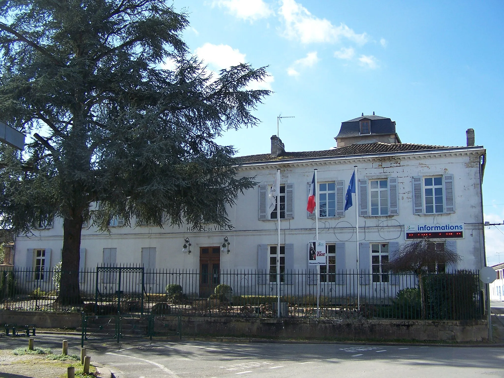 Photo showing: Town hall of Barsac (Gironde, France)