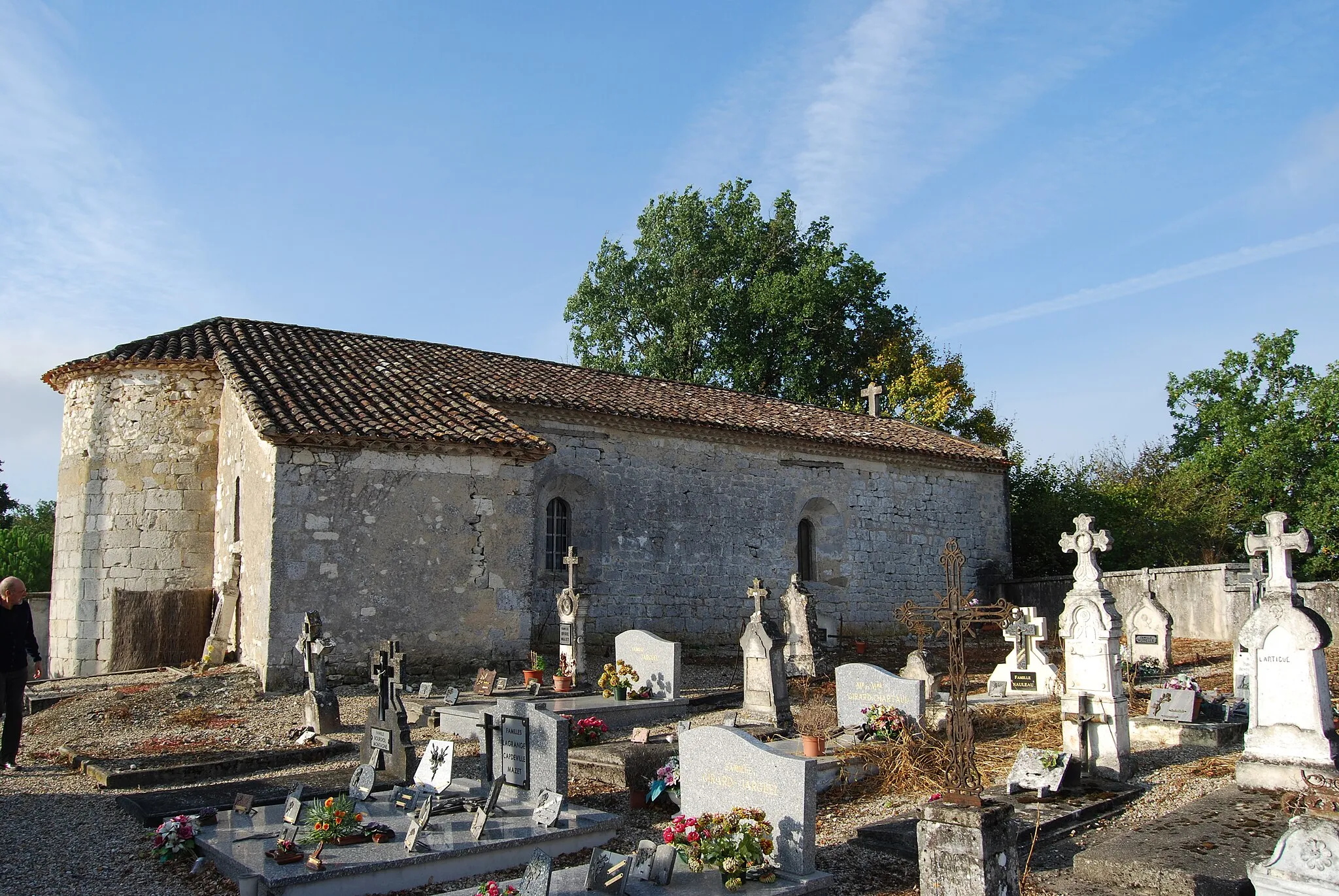 Photo showing: This building is indexed in the base Mérimée, a database of architectural heritage maintained by the French Ministry of Culture, under the reference PA47000001 .