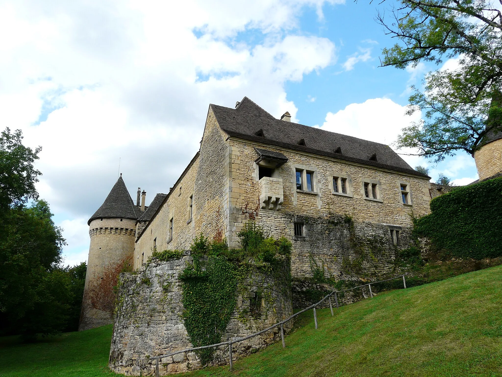 Photo showing: This building is inscrit au titre des monuments historiques de la France. It is indexed in the base Mérimée, a database of architectural heritage maintained by the French Ministry of Culture, under the reference PA00082692 .