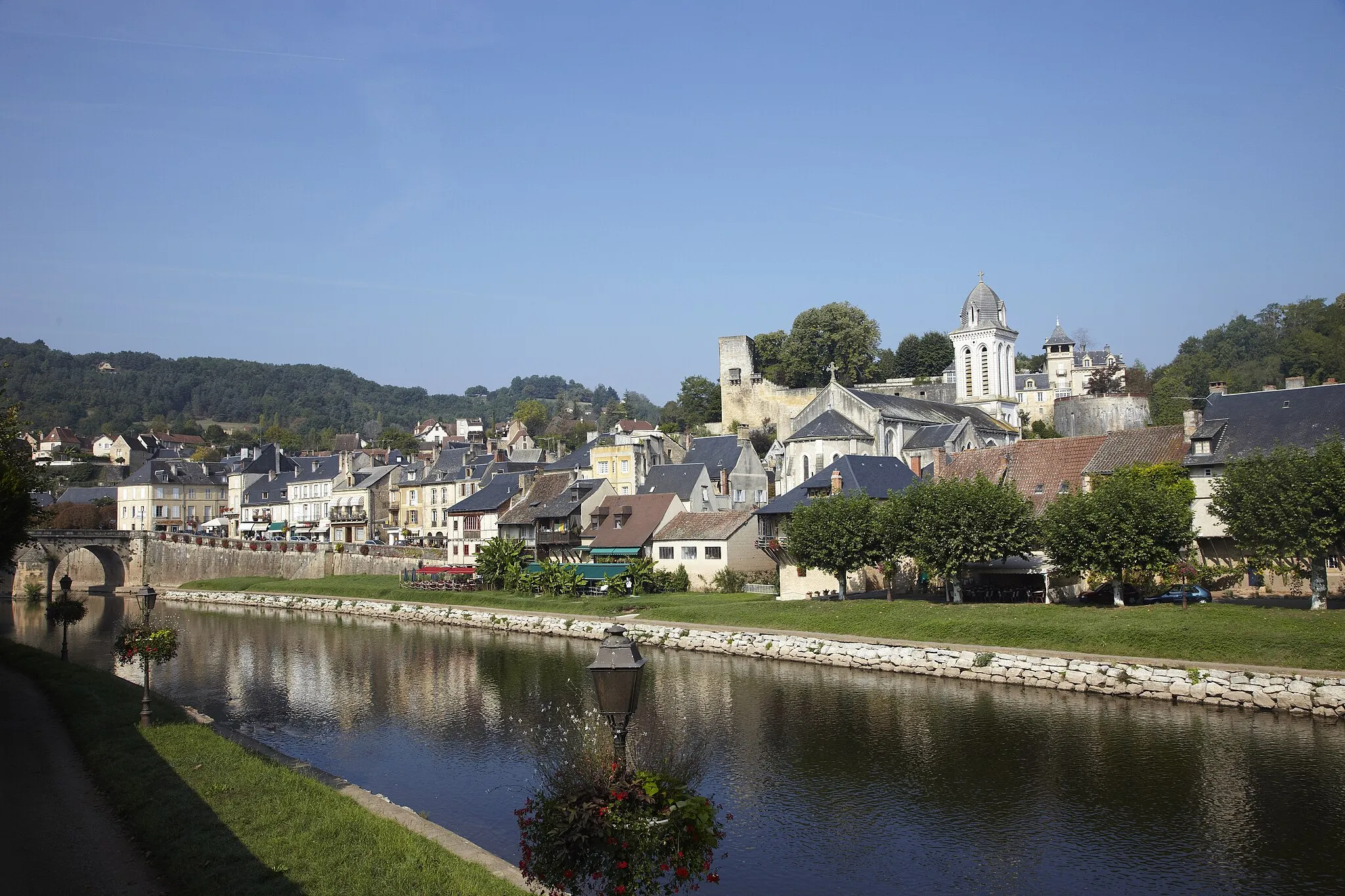 Photo showing: Montignac (rive droite) vue des quais de la Vézère