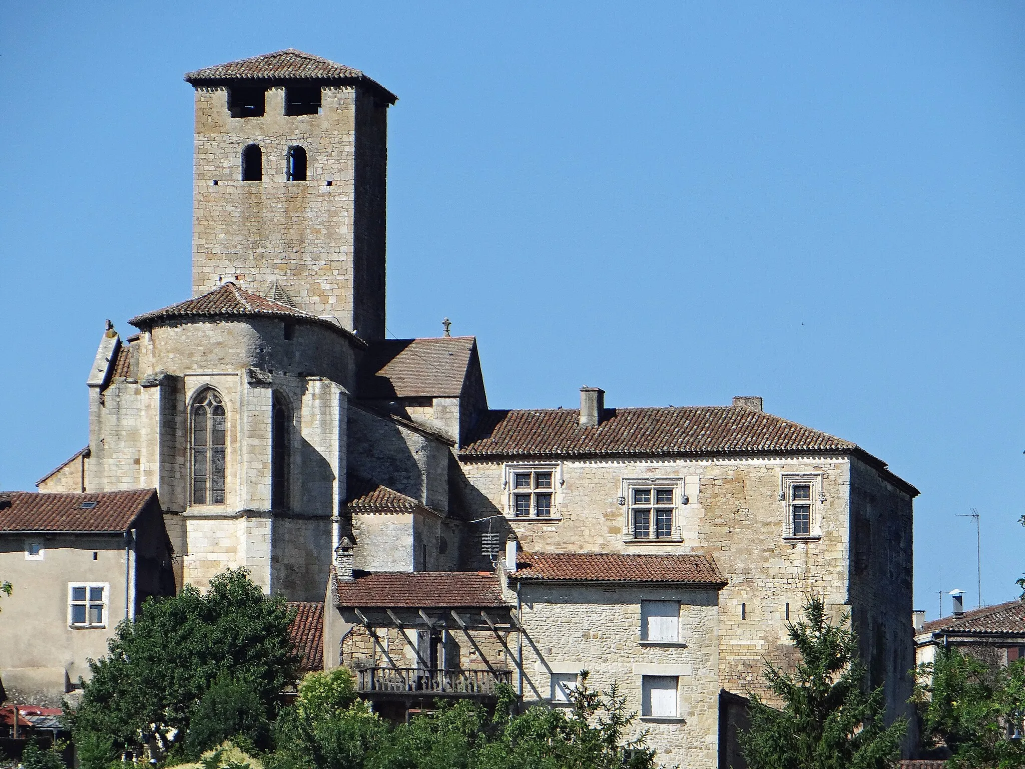 Photo showing: Le prieuré de Monsempron-Libos et l'église
