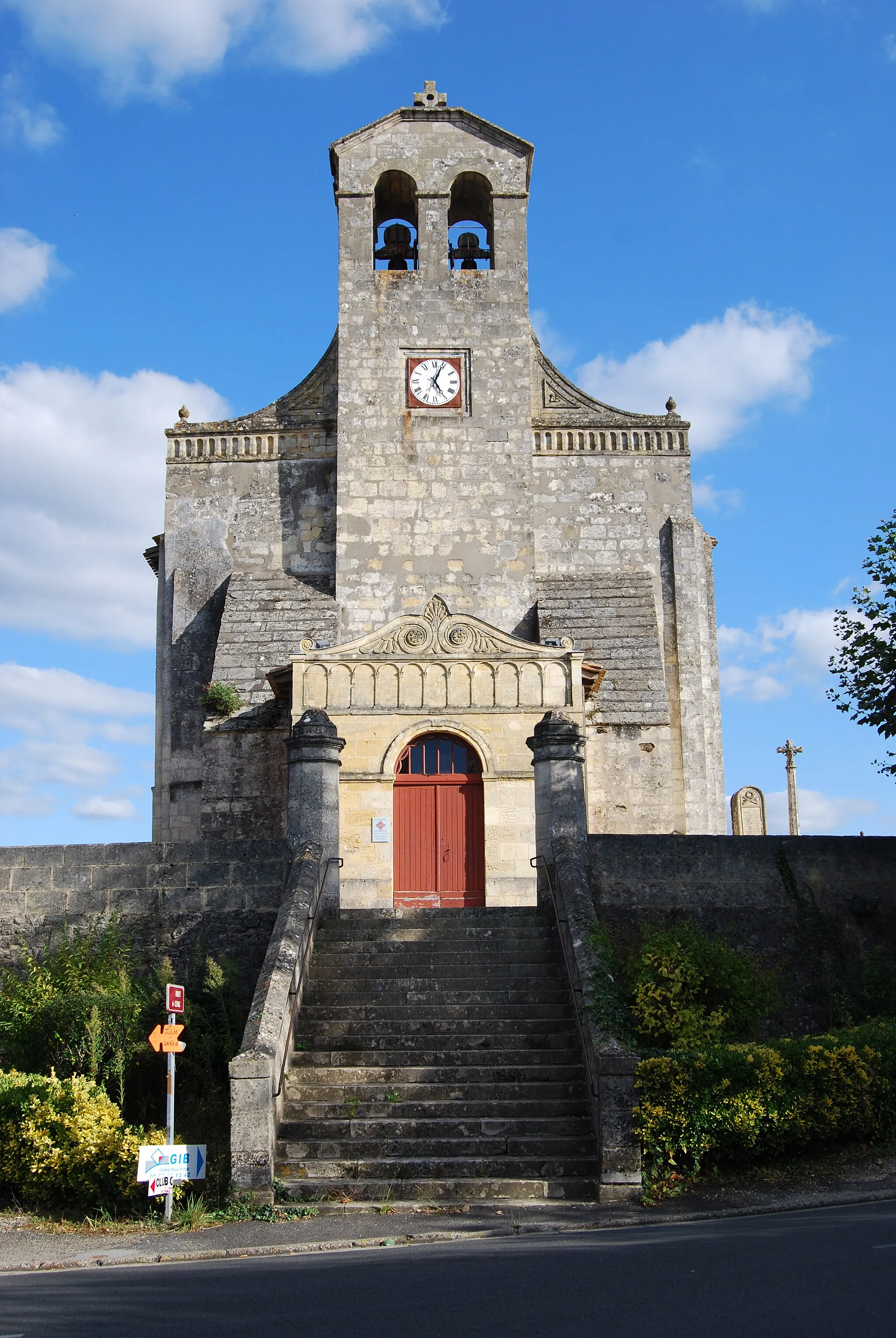 Photo showing: This building is indexed in the base Mérimée, a database of architectural heritage maintained by the French Ministry of Culture, under the reference PA00083715 .