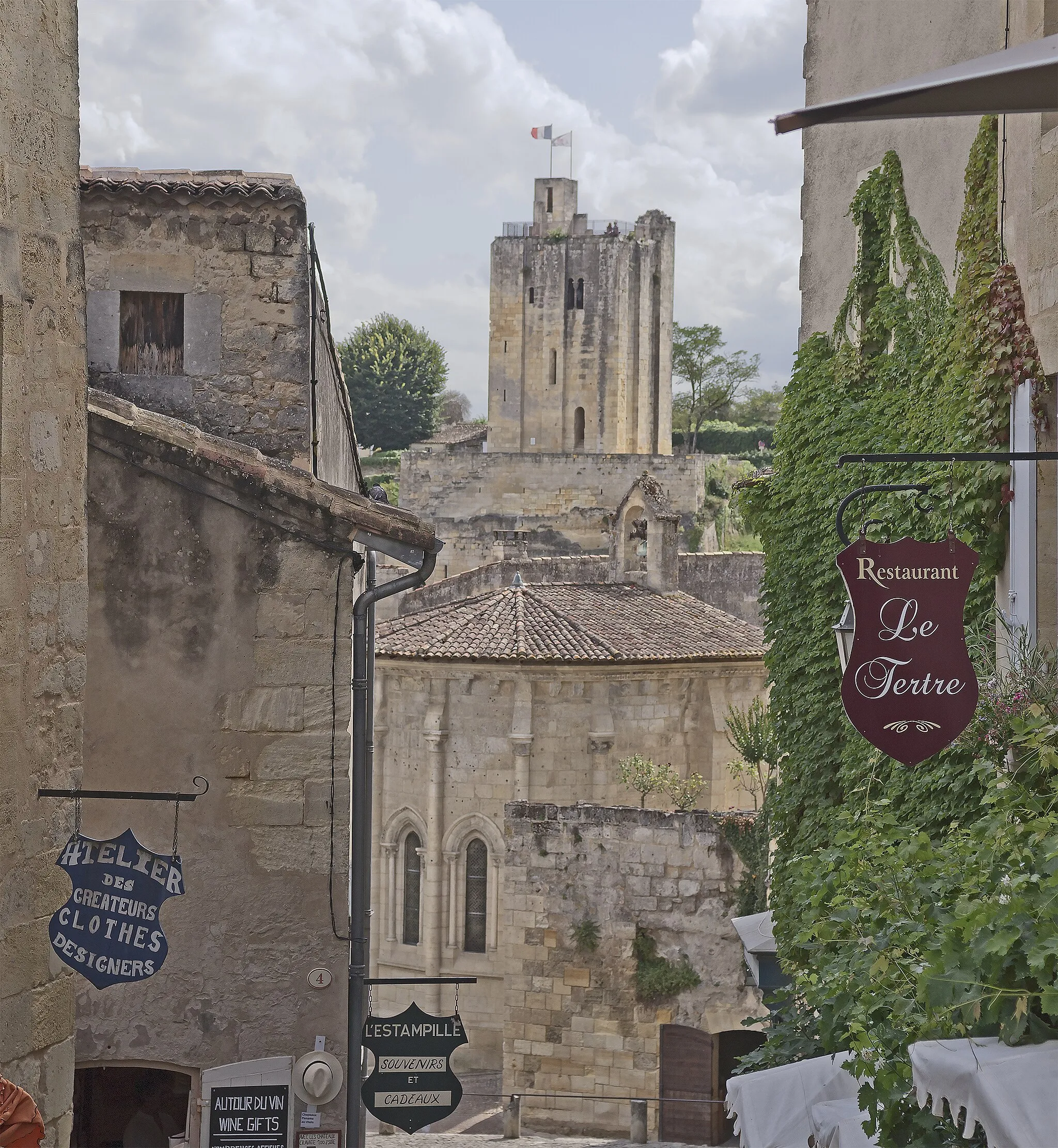 Photo showing: This building is classé au titre des monuments historiques de la France. It is indexed in the base Mérimée, a database of architectural heritage maintained by the French Ministry of Culture, under the reference PA00083732 .