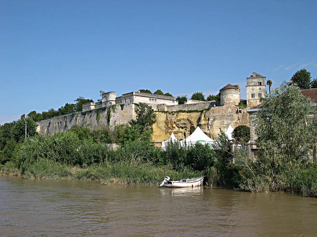 Photo showing: Bourg-sur-Gironde