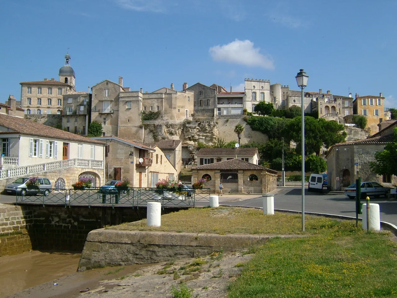 Photo showing: Bourg, Gironde, vue prise depuis le port.