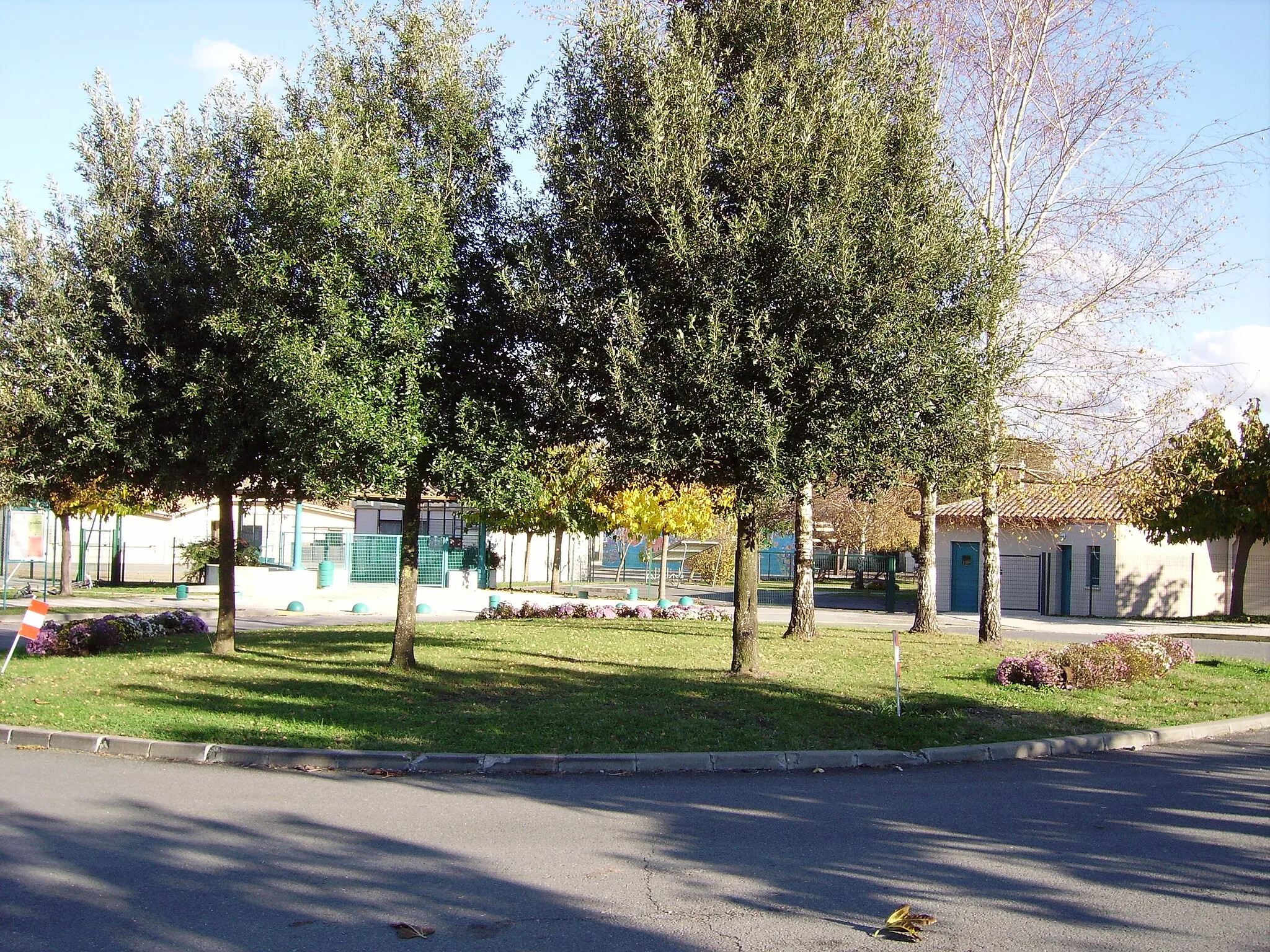 Photo showing: Ecole primaire Saint Médard d'Eyrans