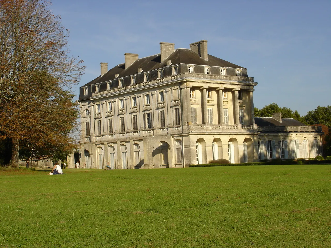 Photo showing: vue du corps de logis depuis le parc