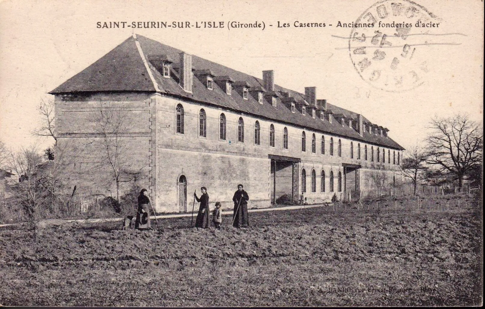 Photo showing: Saint-Seurin-sur-l'Isle - Les Casernes