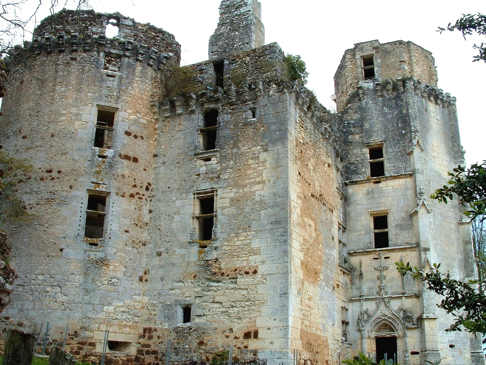 Photo showing: Château de l'Herm - Tour d'extrémité, corps de logis et tour-escalier