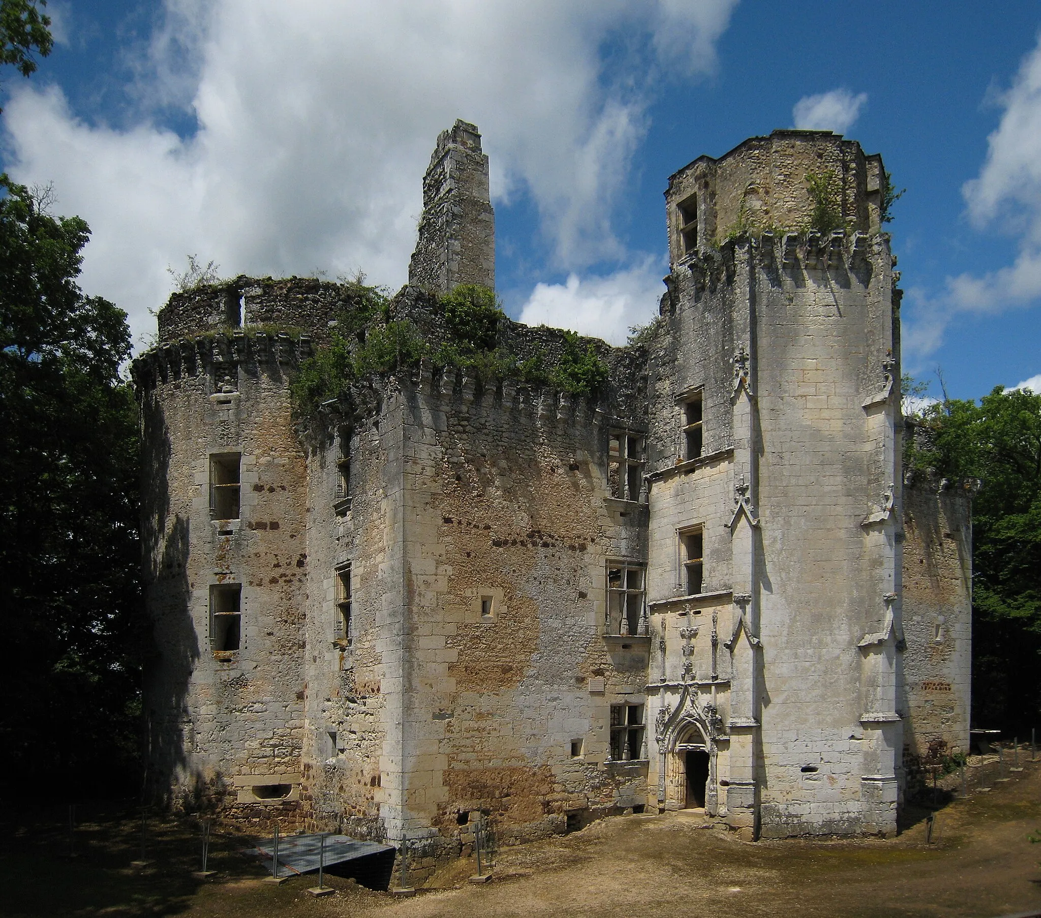 Photo showing: Château de l'Herm in the village of Rouffignac-Saint-Cernin-de-Reilhac, Département Dordogne/France.

Object location 45° 04′ 40.9″ N, 0° 57′ 34.7″ E View this and other nearby images on: OpenStreetMap 45.078028;    0.959639