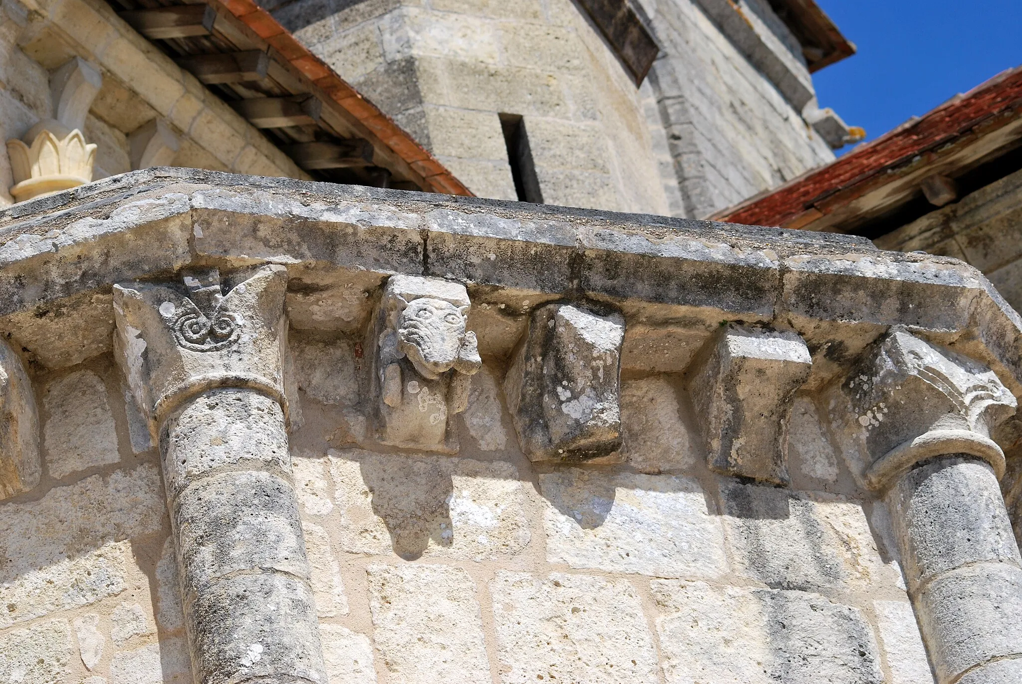 Photo showing: Montagne (Gironde) Saint-Martin Modillons