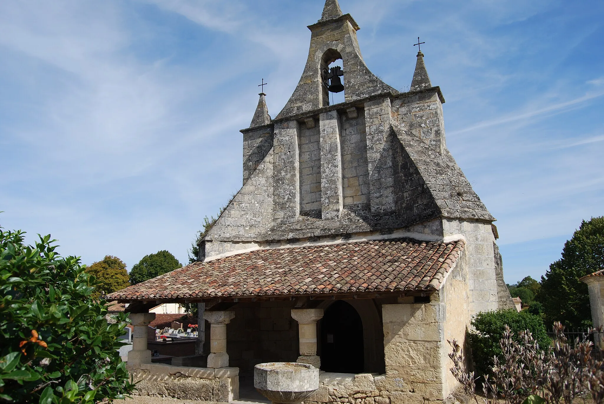 Photo showing: This building is indexed in the base Mérimée, a database of architectural heritage maintained by the French Ministry of Culture, under the reference PA00083853 .