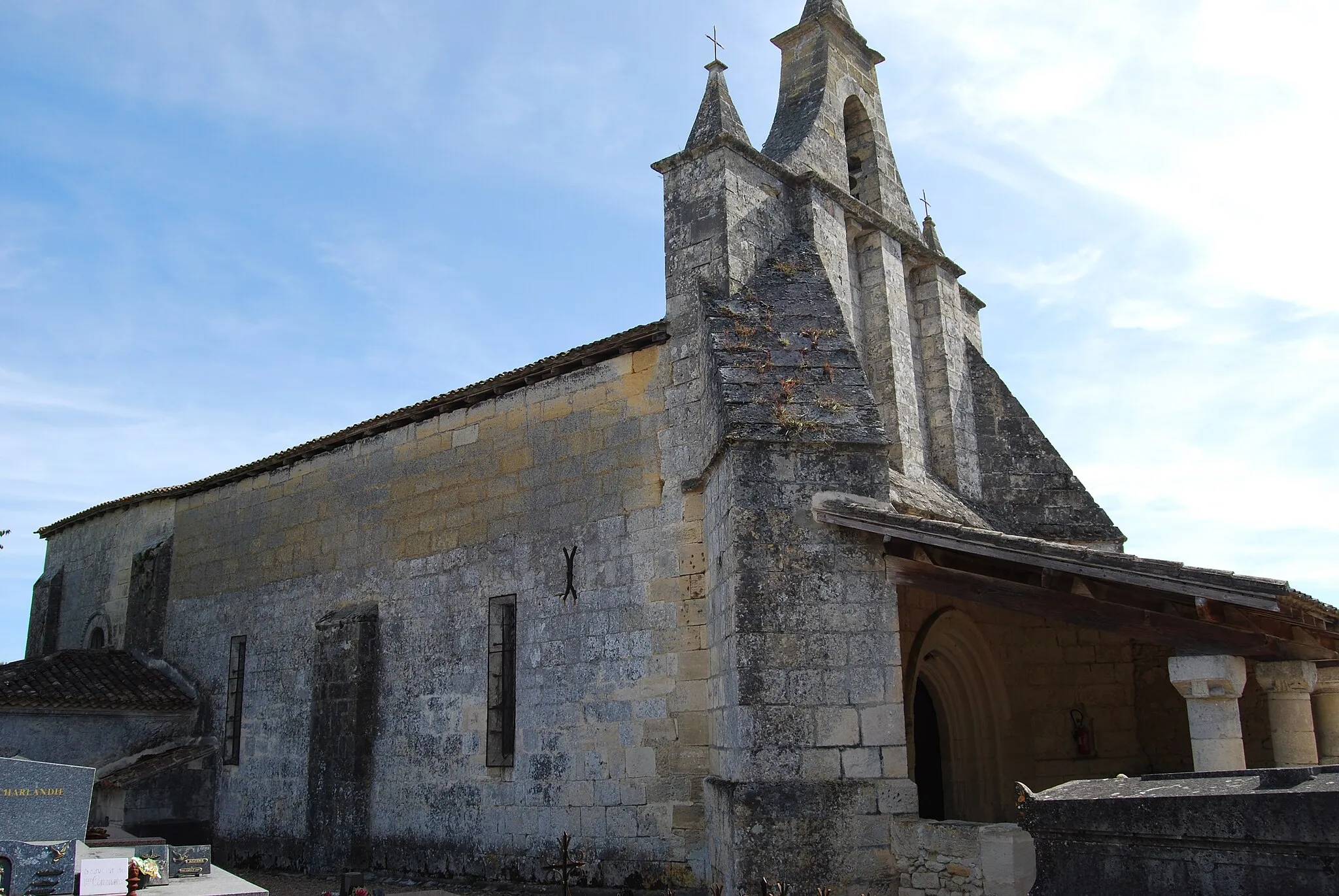 Photo showing: This building is indexed in the base Mérimée, a database of architectural heritage maintained by the French Ministry of Culture, under the reference PA00083853 .