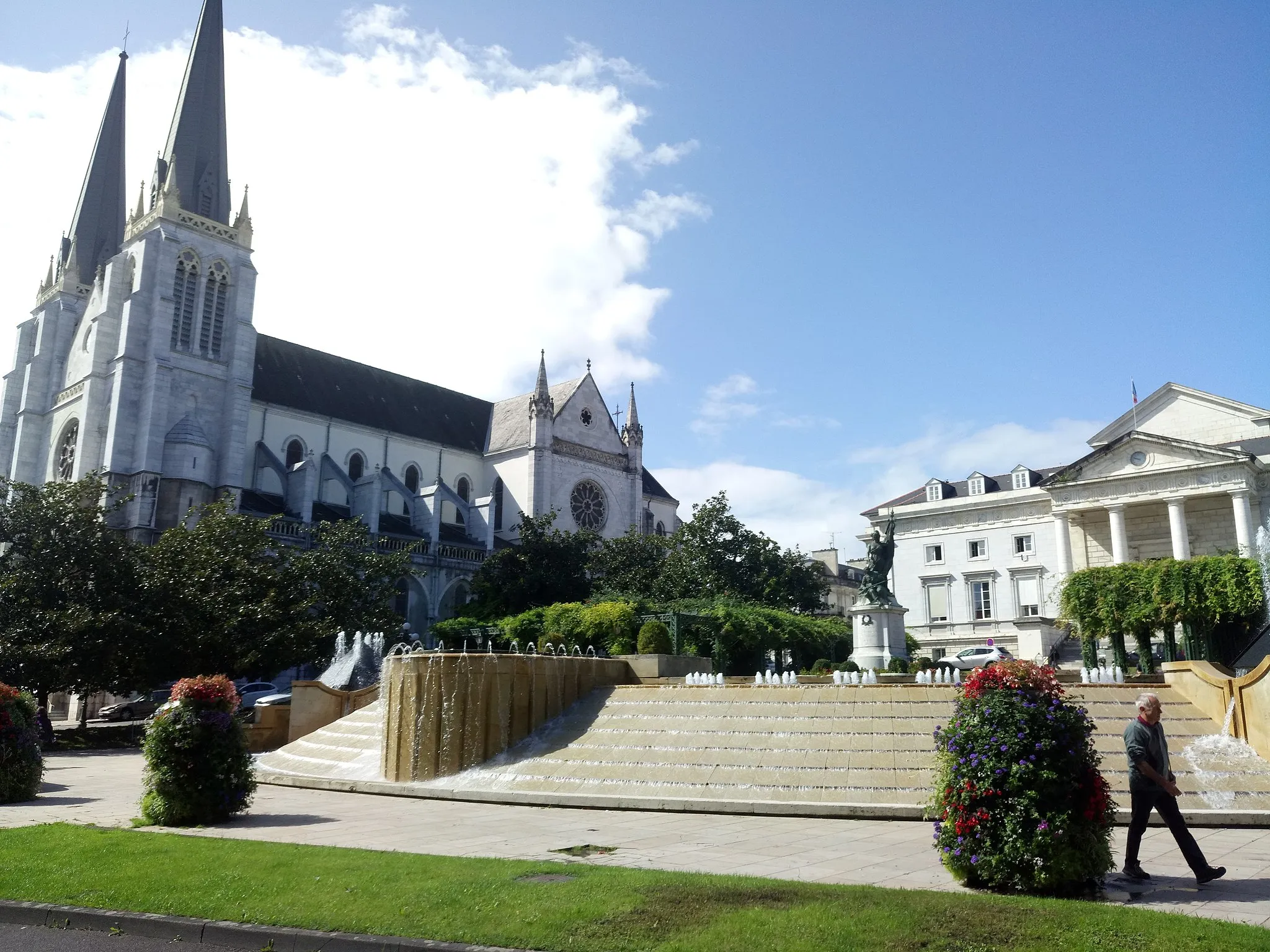 Photo showing: This building is indexed in the base Mérimée, a database of architectural heritage maintained by the French Ministry of Culture, under the reference PA64000081 .