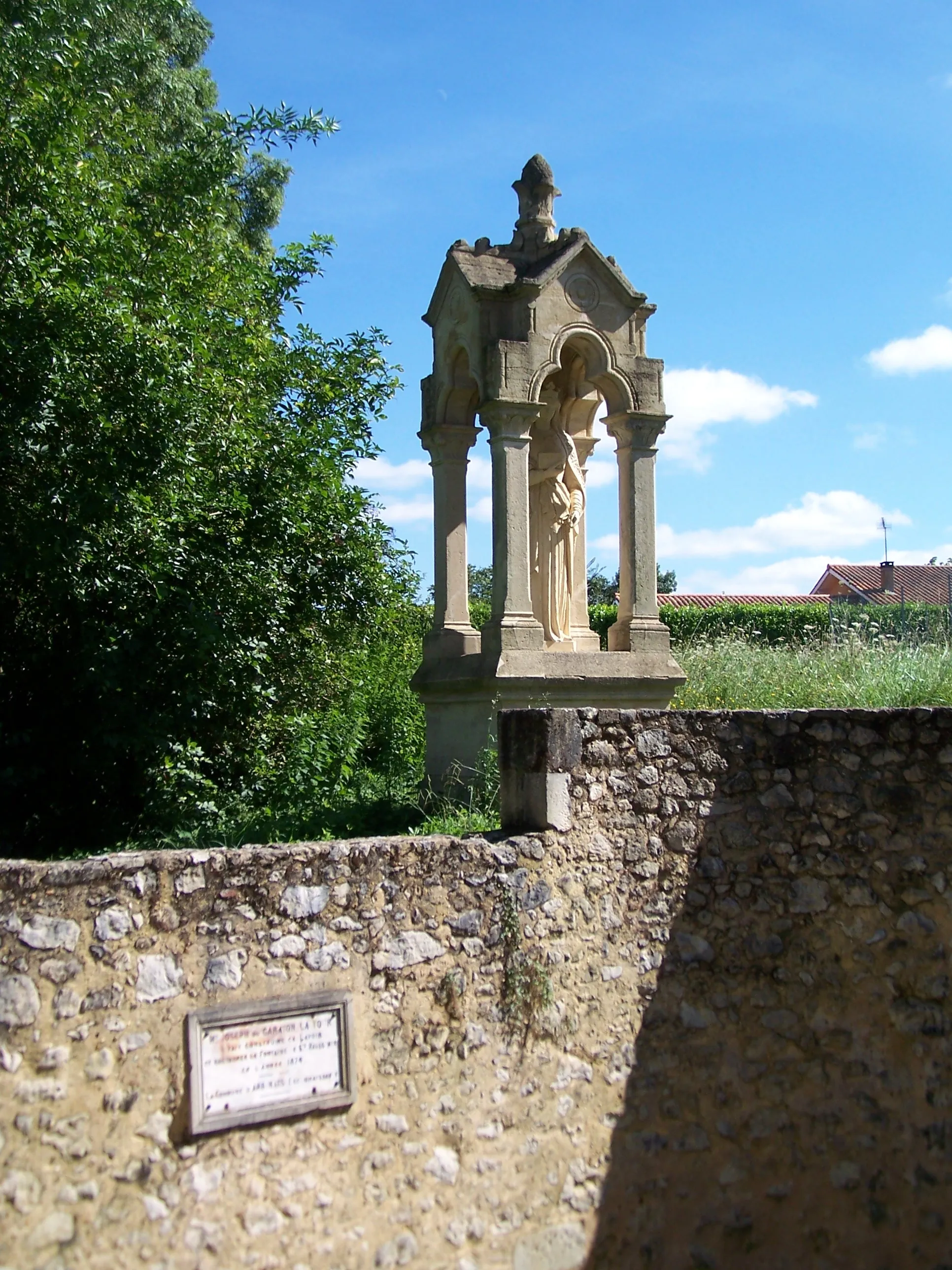 Photo showing: Fountain and wash place Sainte-Radegonde in Arbanats (Gironde, France)