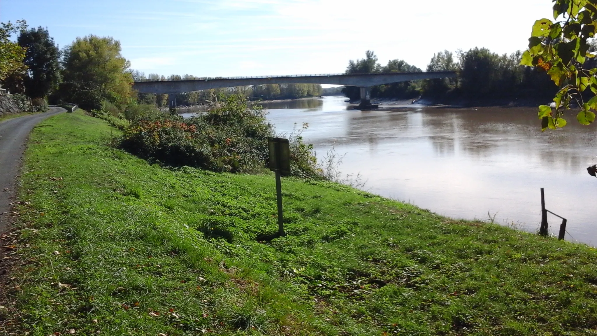 Photo showing: Pont de Béguey-Podensac - vue amont.