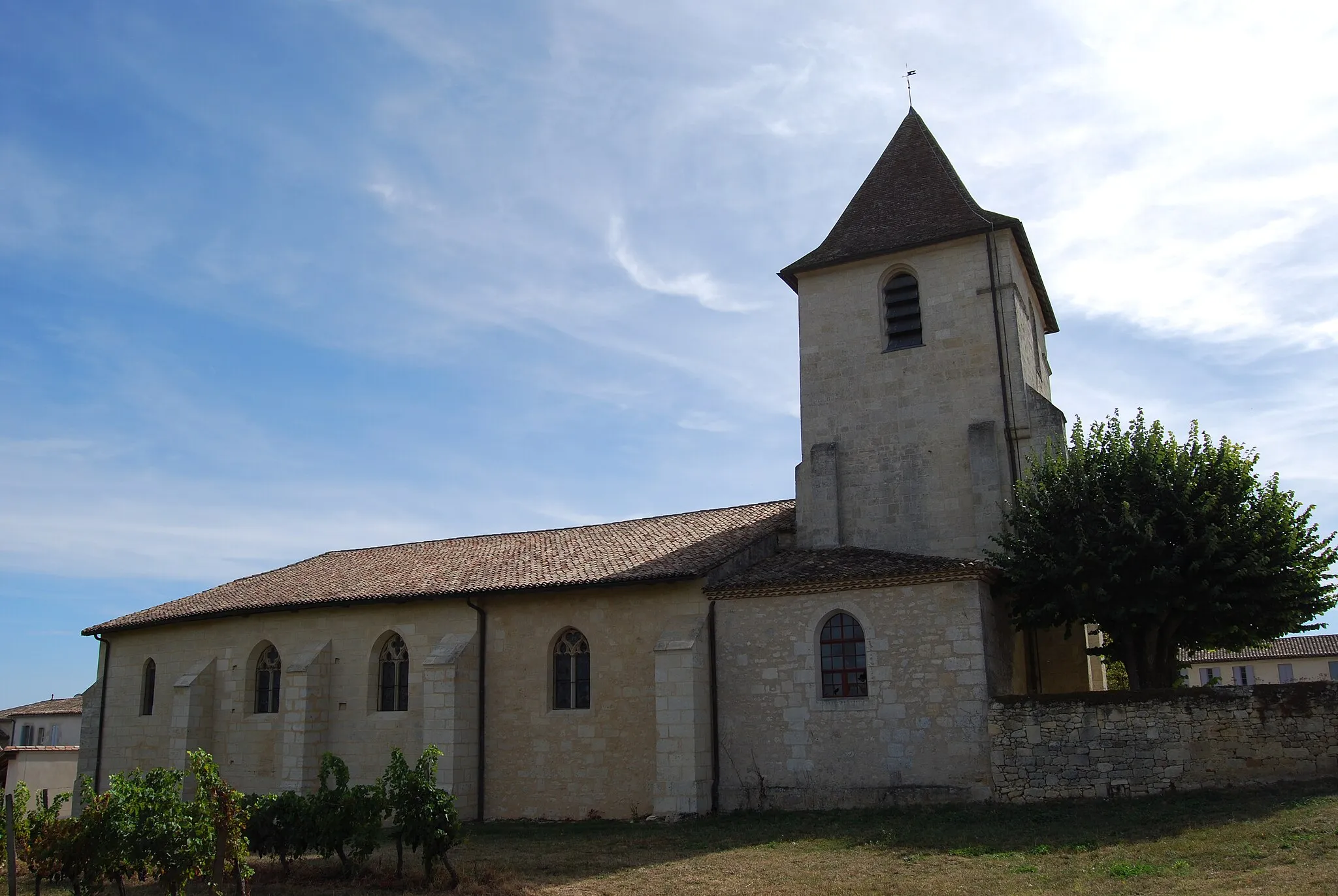 Photo showing: This building is indexed in the base Mérimée, a database of architectural heritage maintained by the French Ministry of Culture, under the reference PA00083566 .