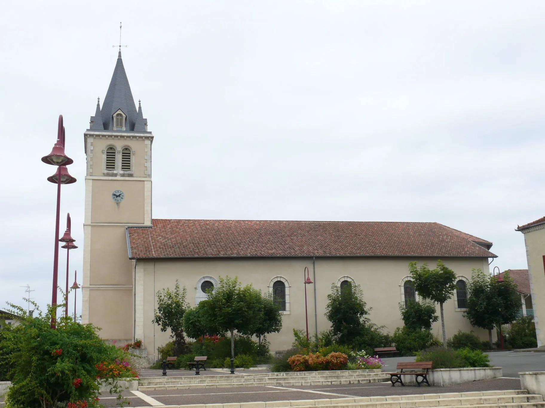 Photo showing: Saints-Peter-and-Paul's church of Habas (Landes, Aquitaine, France).