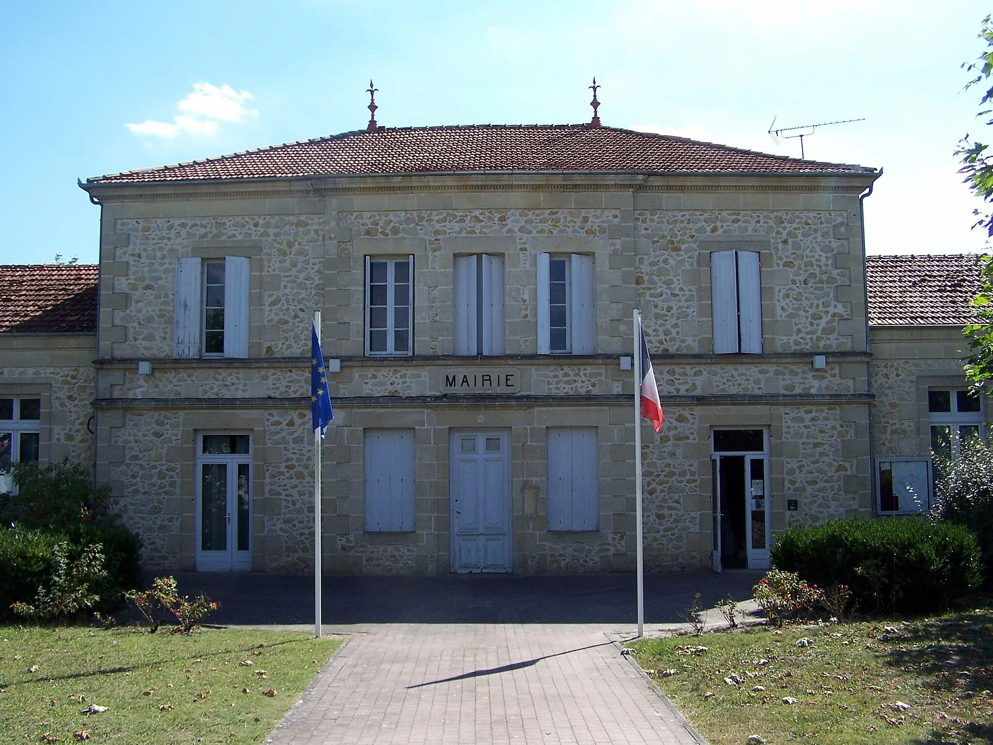 Photo showing: Town hall of Louchats (Gironde, France)