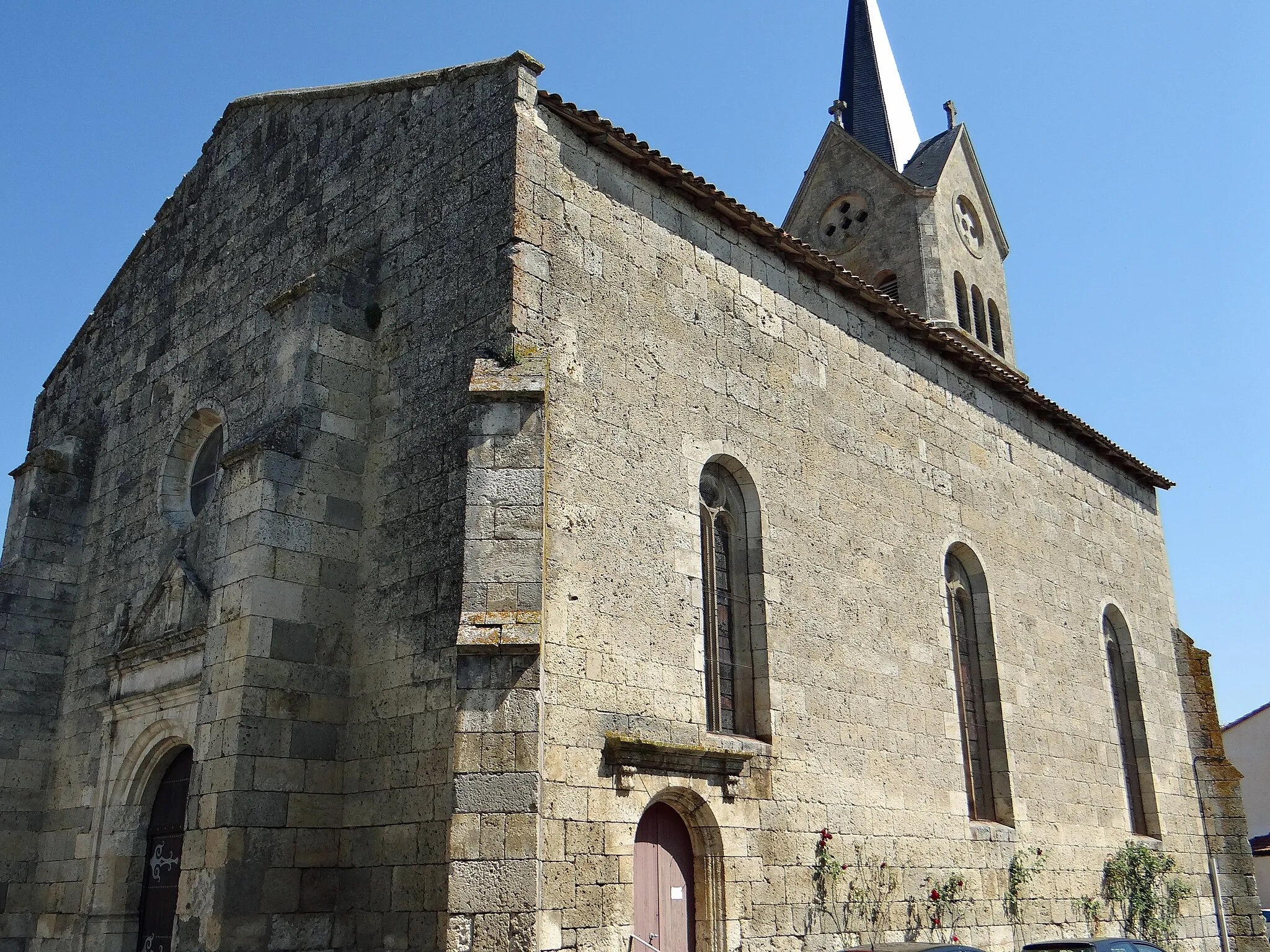 Photo showing: Prayssas - Église Saint-Jean - Façades ouest et sud