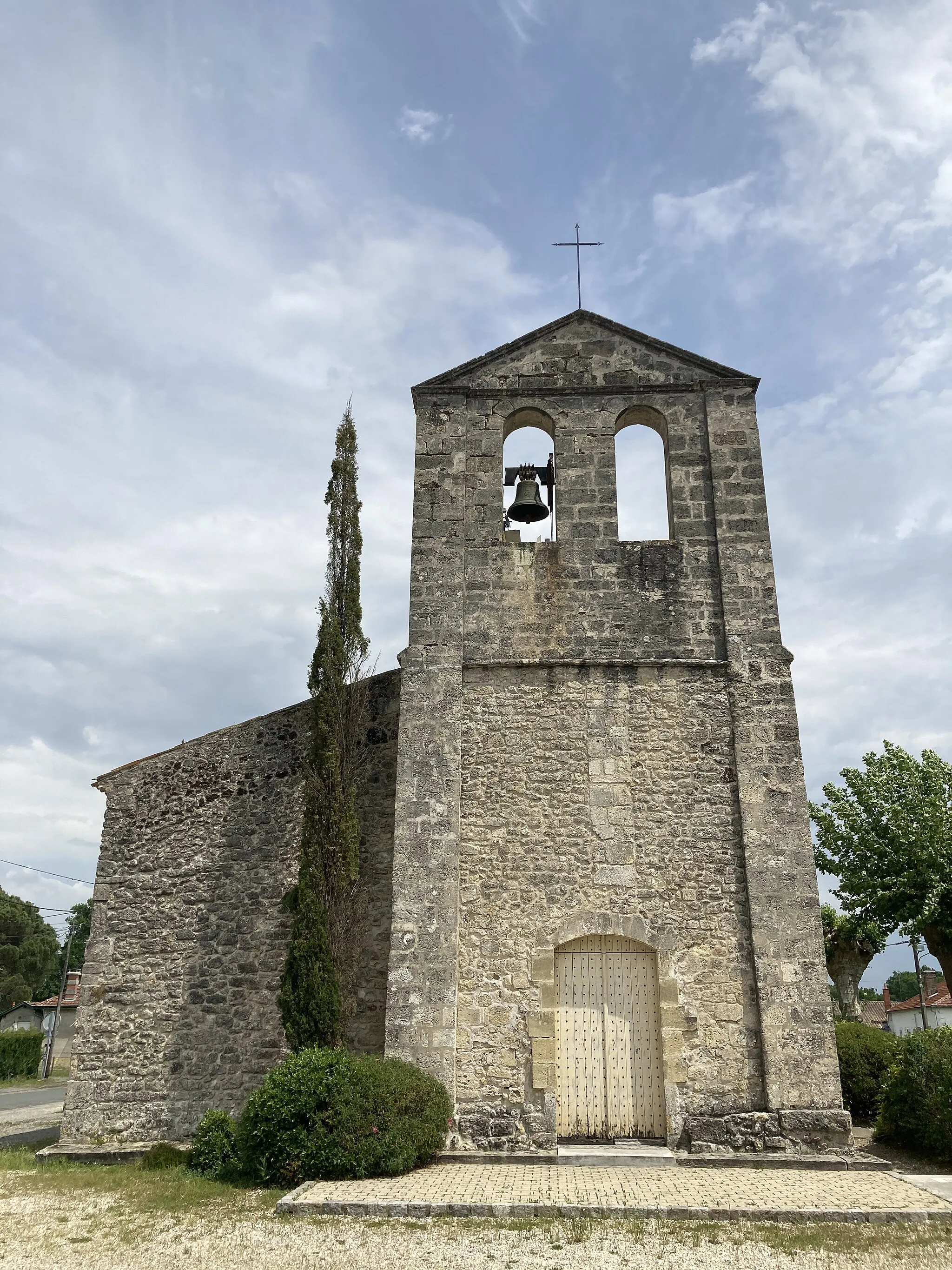 Photo showing: Photo de face de l'Église Saint-Amand de Saumos.