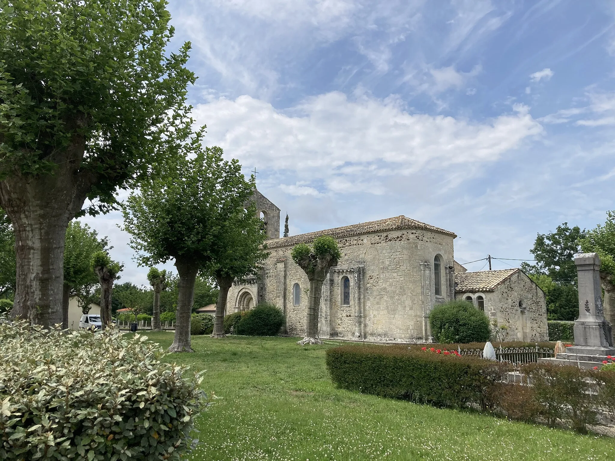 Photo showing: Arrière de l'Église de Saumos