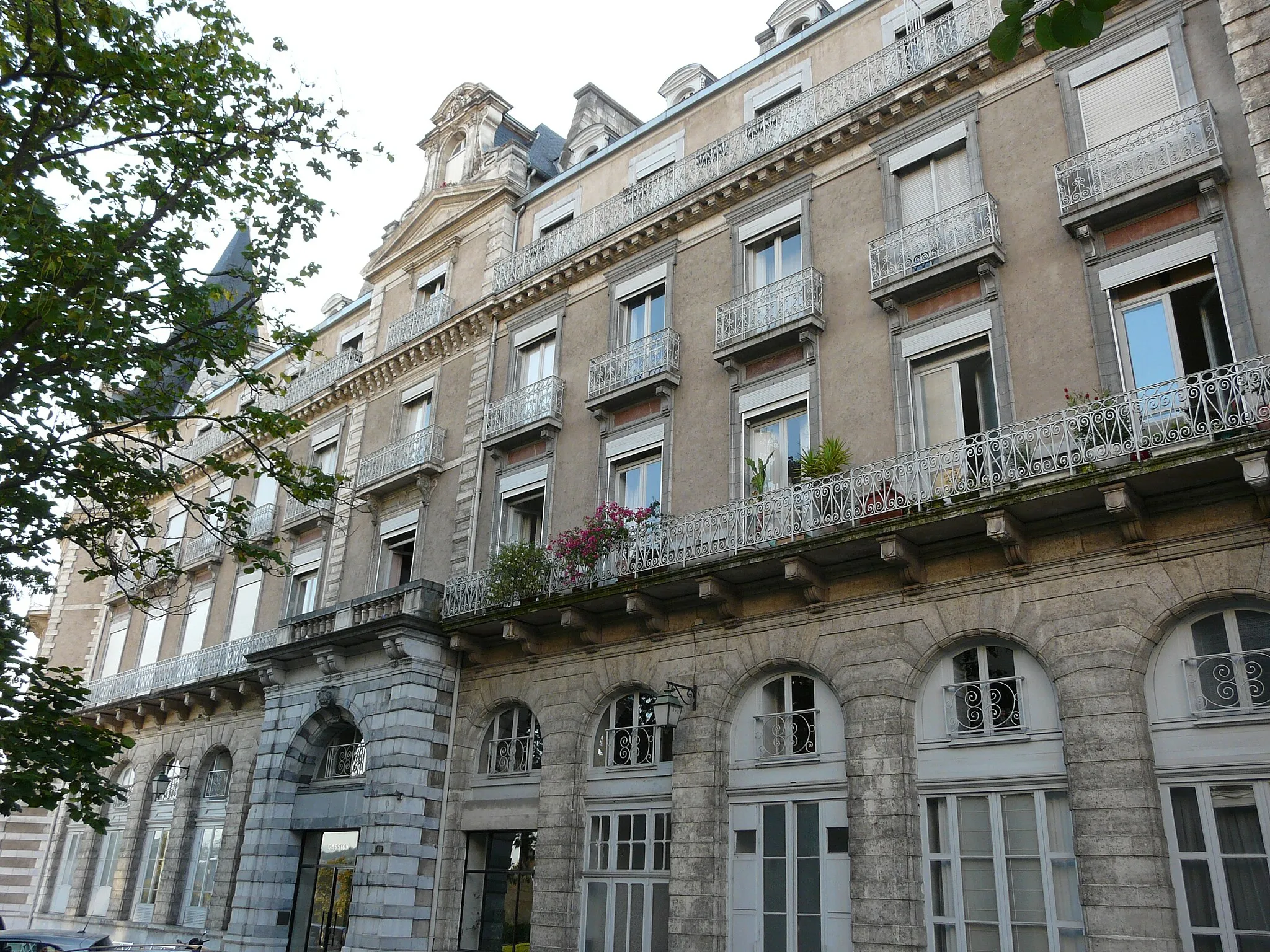 Photo showing: La façade de l'ancien hôtel de Gassion, rue Gontaut-Biron, Pau, Pyrénées-Atlantiques, France.