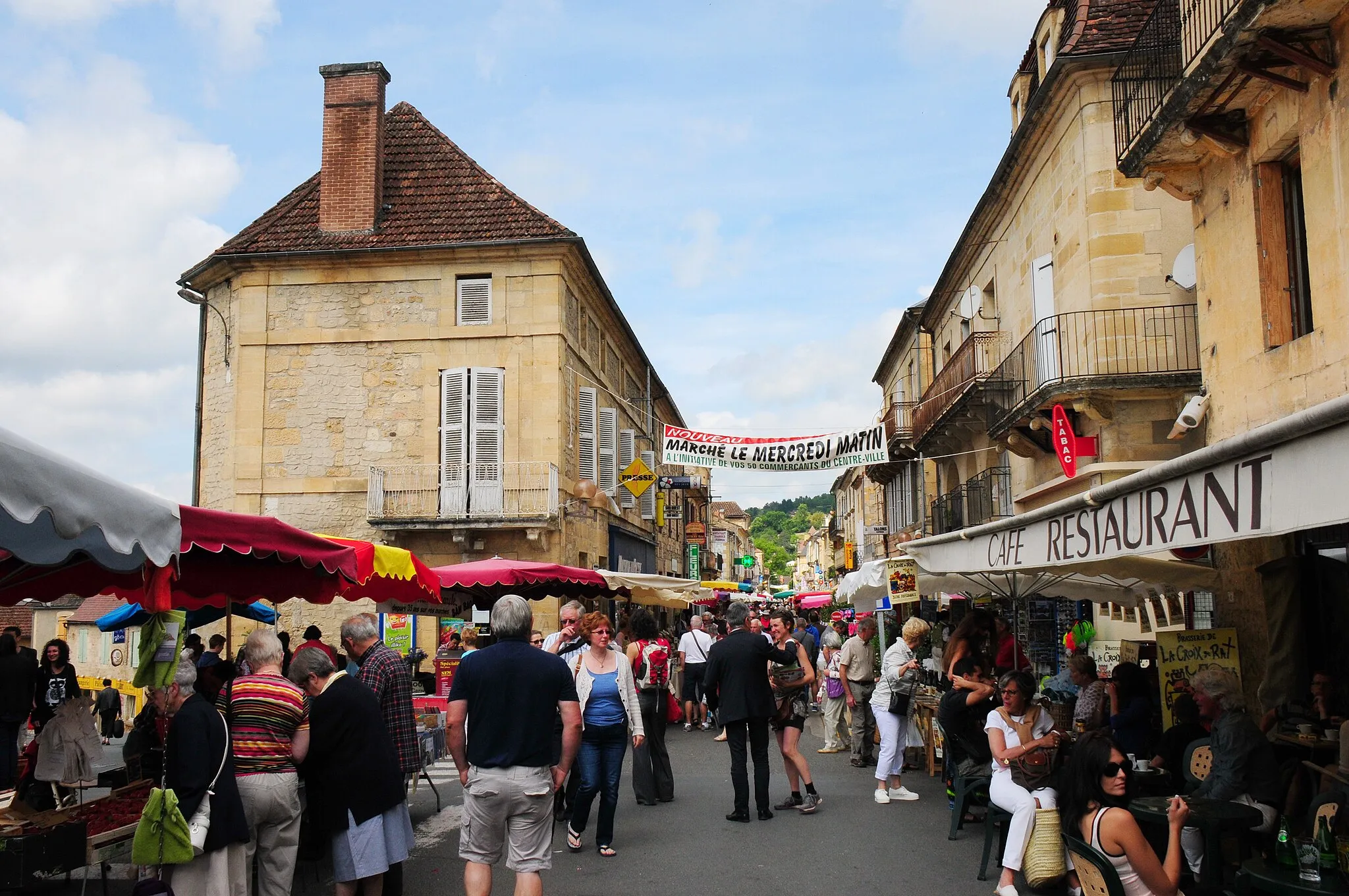 Photo showing: Market every sunday at St. Cyprien Dordogne