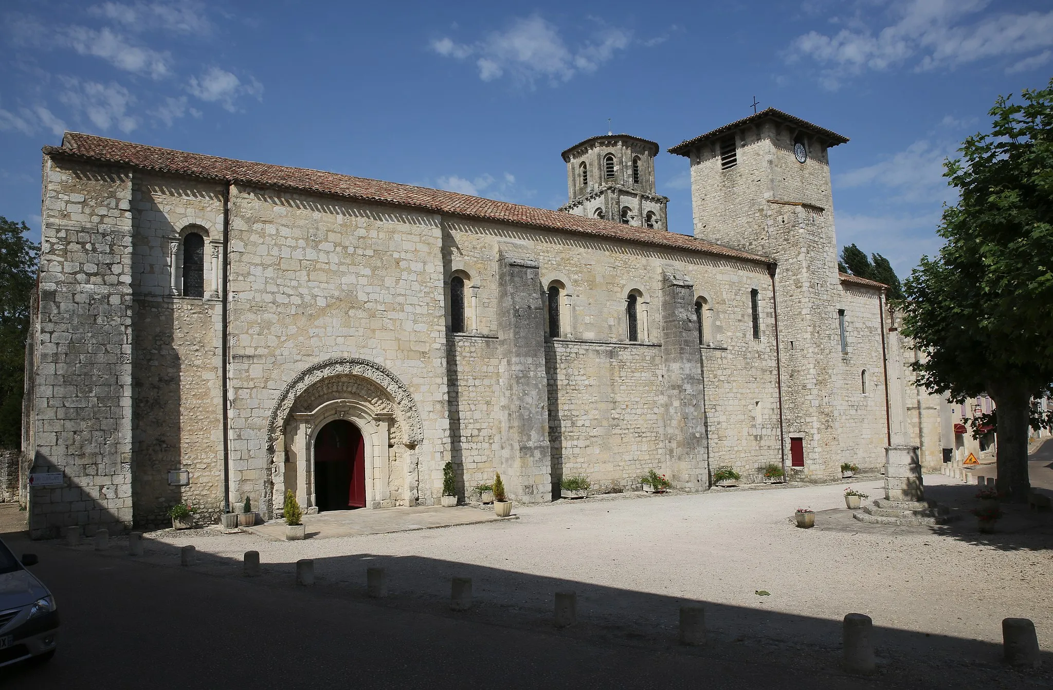 Photo showing: Abbaye de Vertheuil